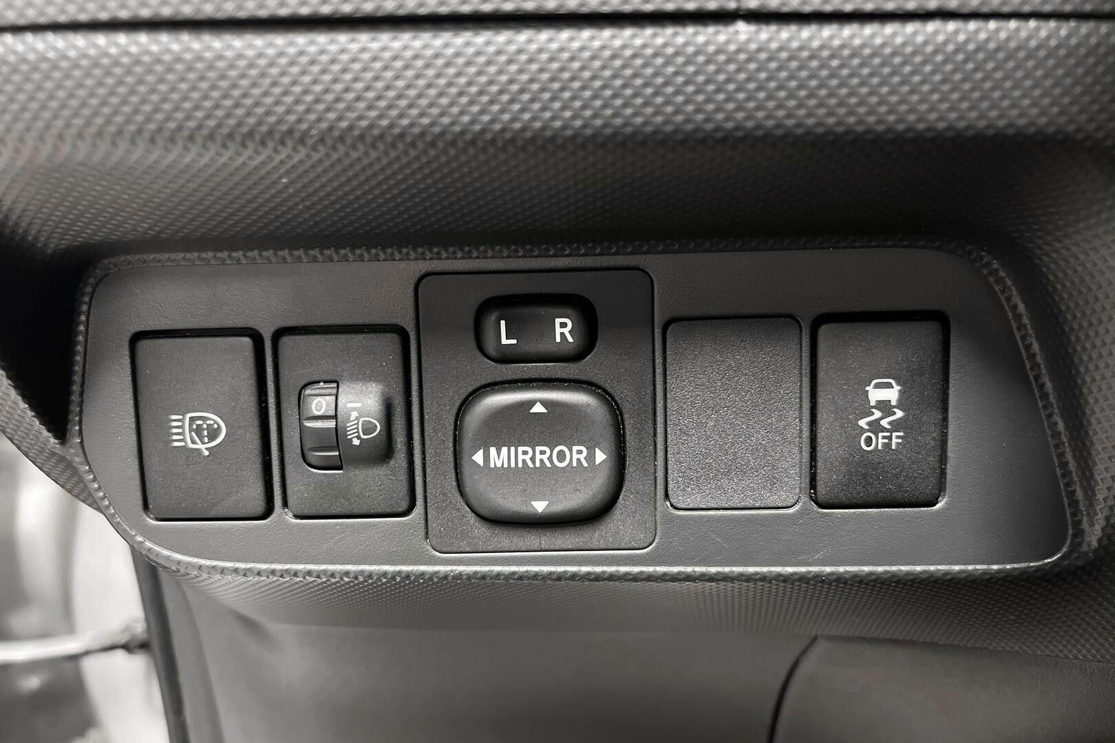 Toyota Auris iso kuva 17