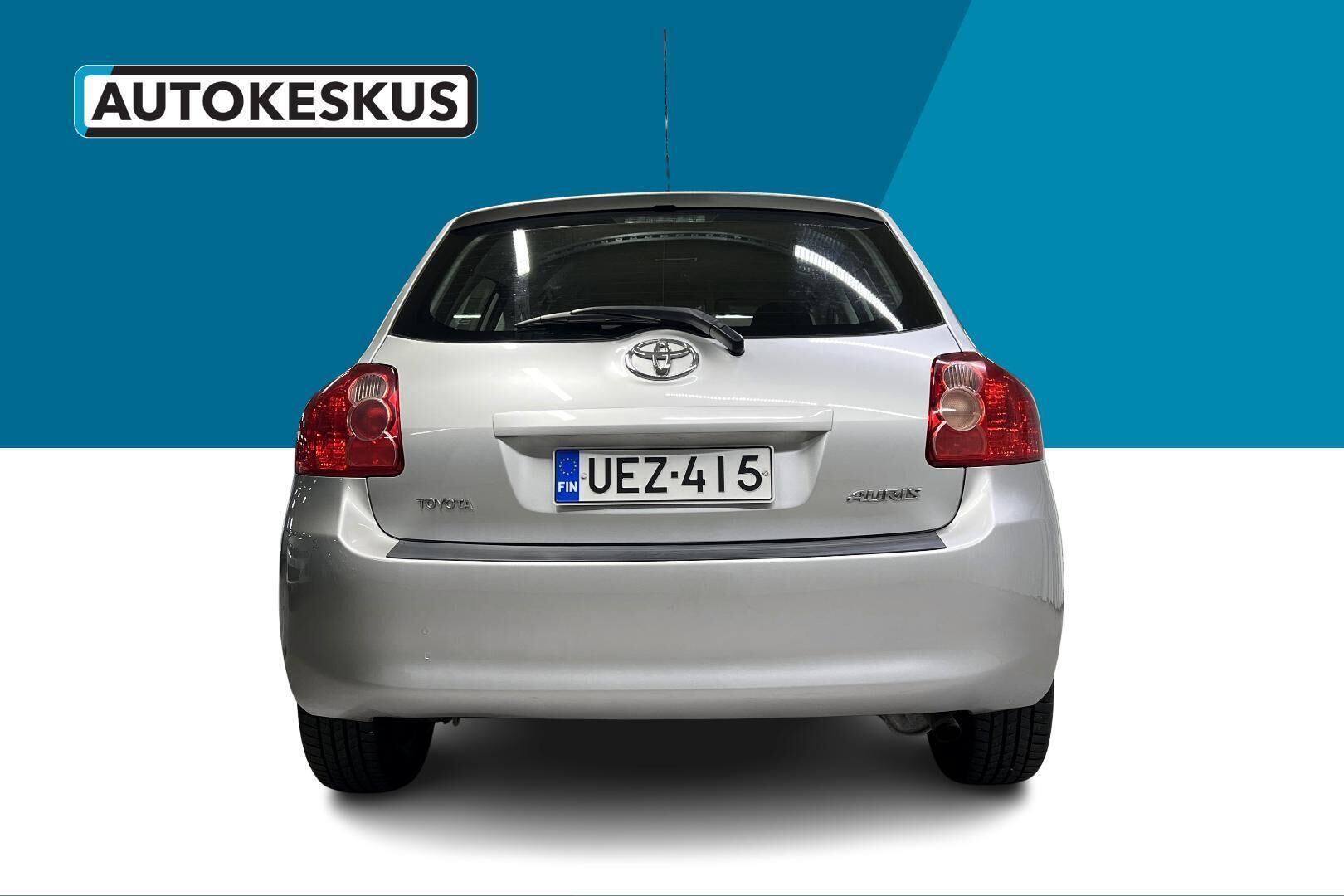 Toyota Auris iso kuva 6