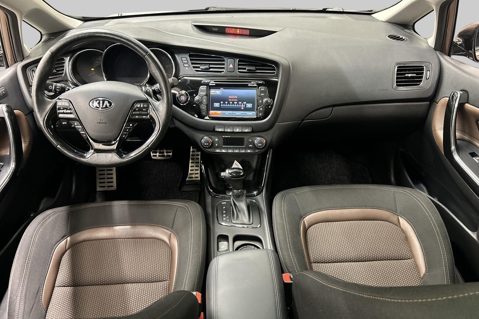 Kia cee'd iso kuva 11