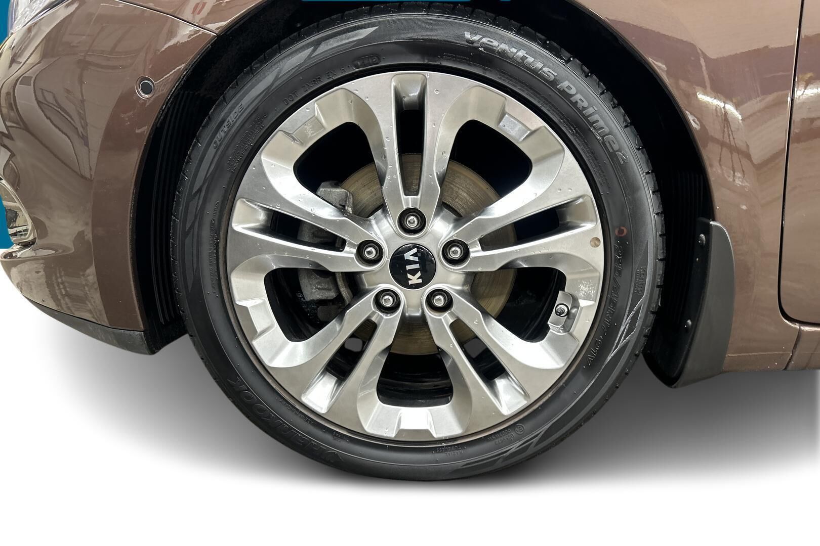 Kia cee'd iso kuva 13