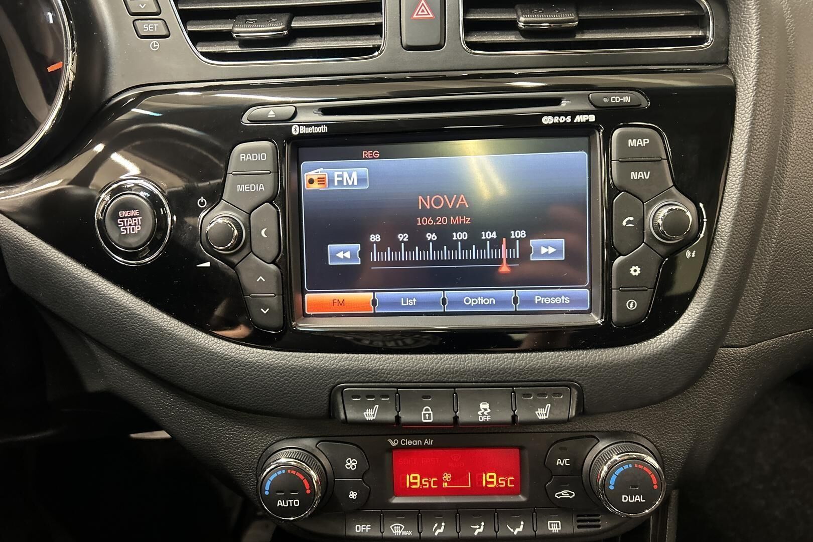 Kia cee'd iso kuva 15