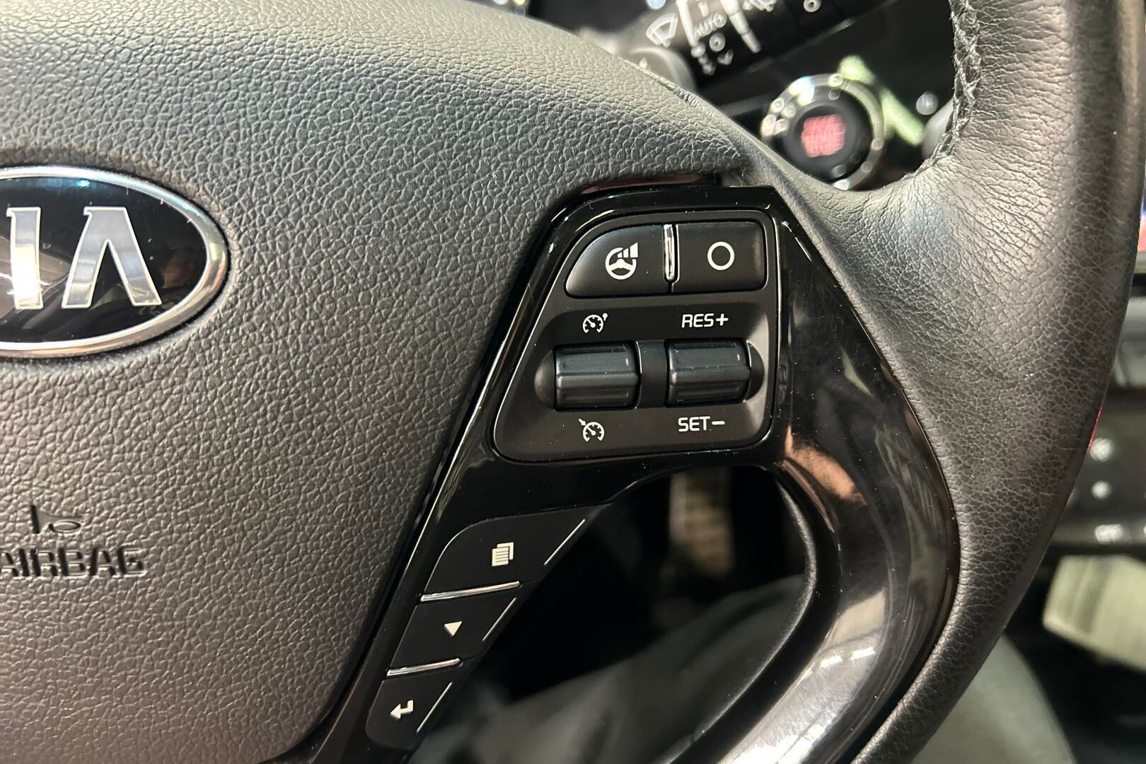 Kia cee'd iso kuva 17