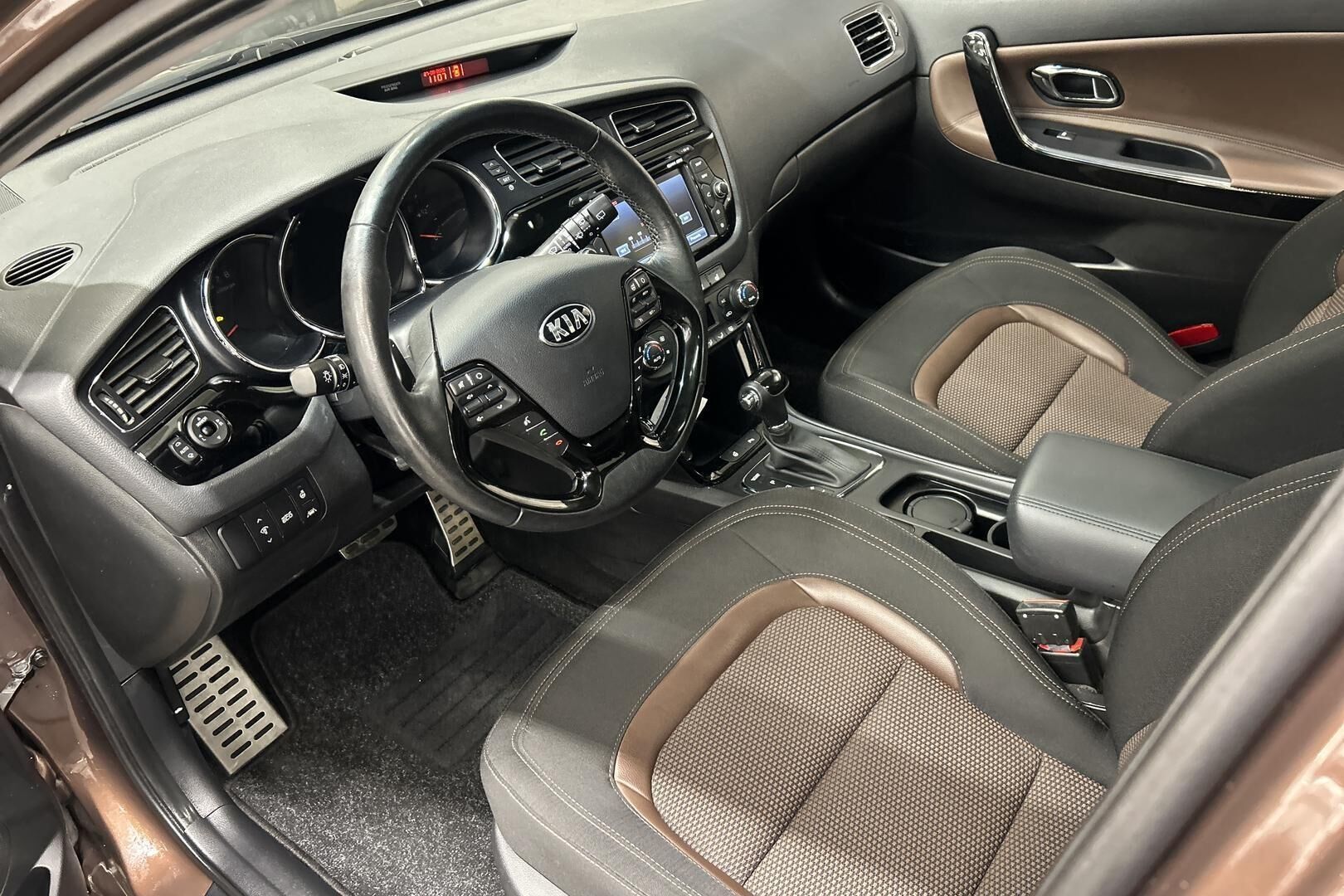 Kia cee'd iso kuva 9