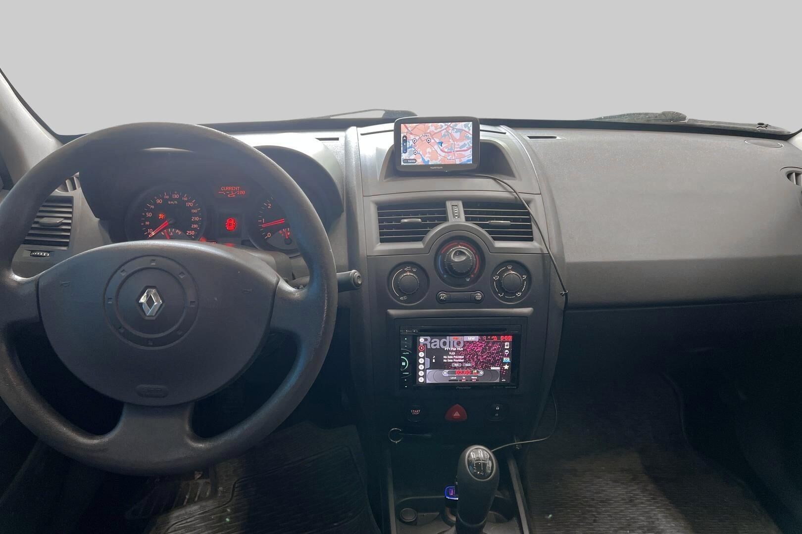 Renault Megane iso kuva 10