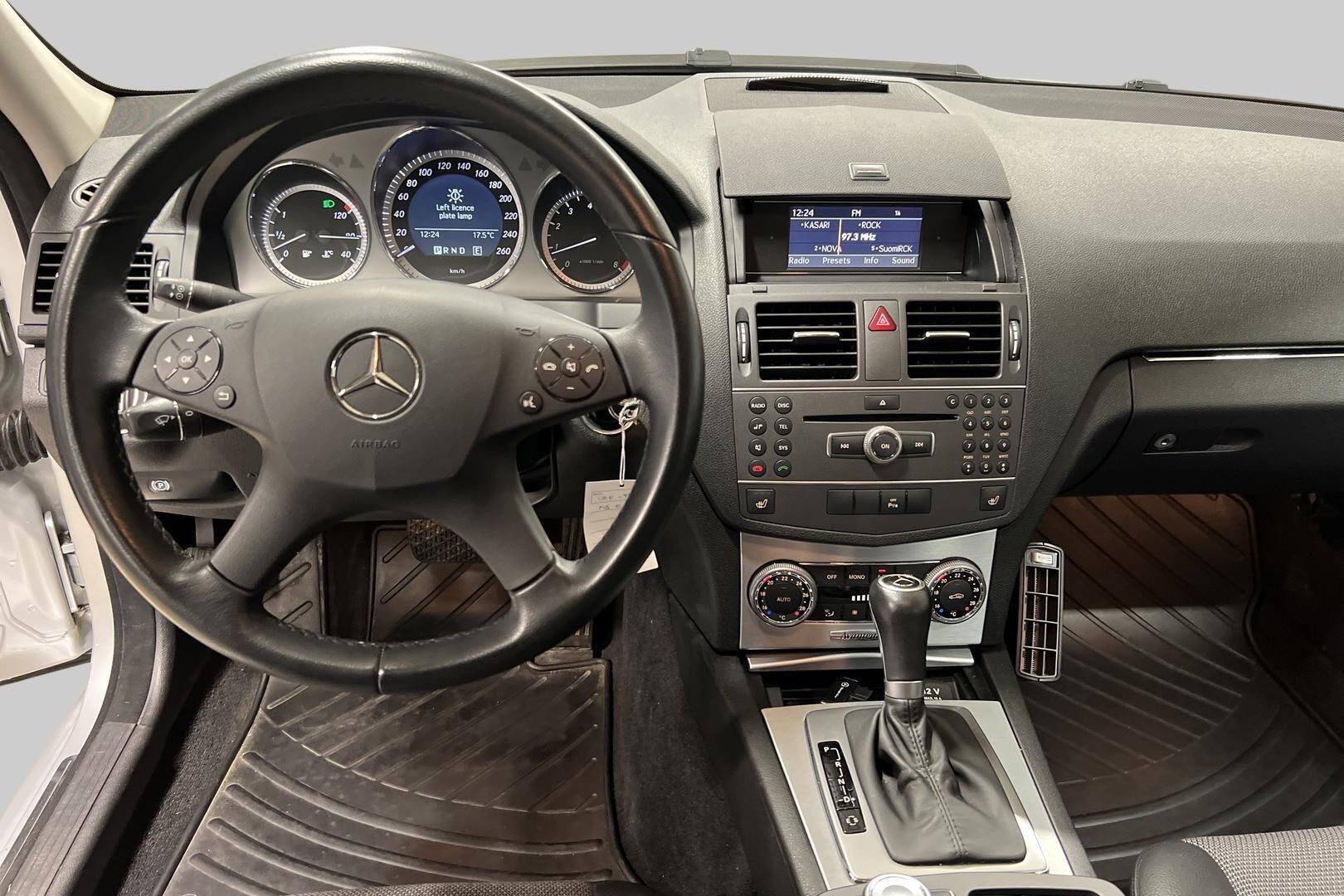 Mercedes-Benz C iso kuva 10