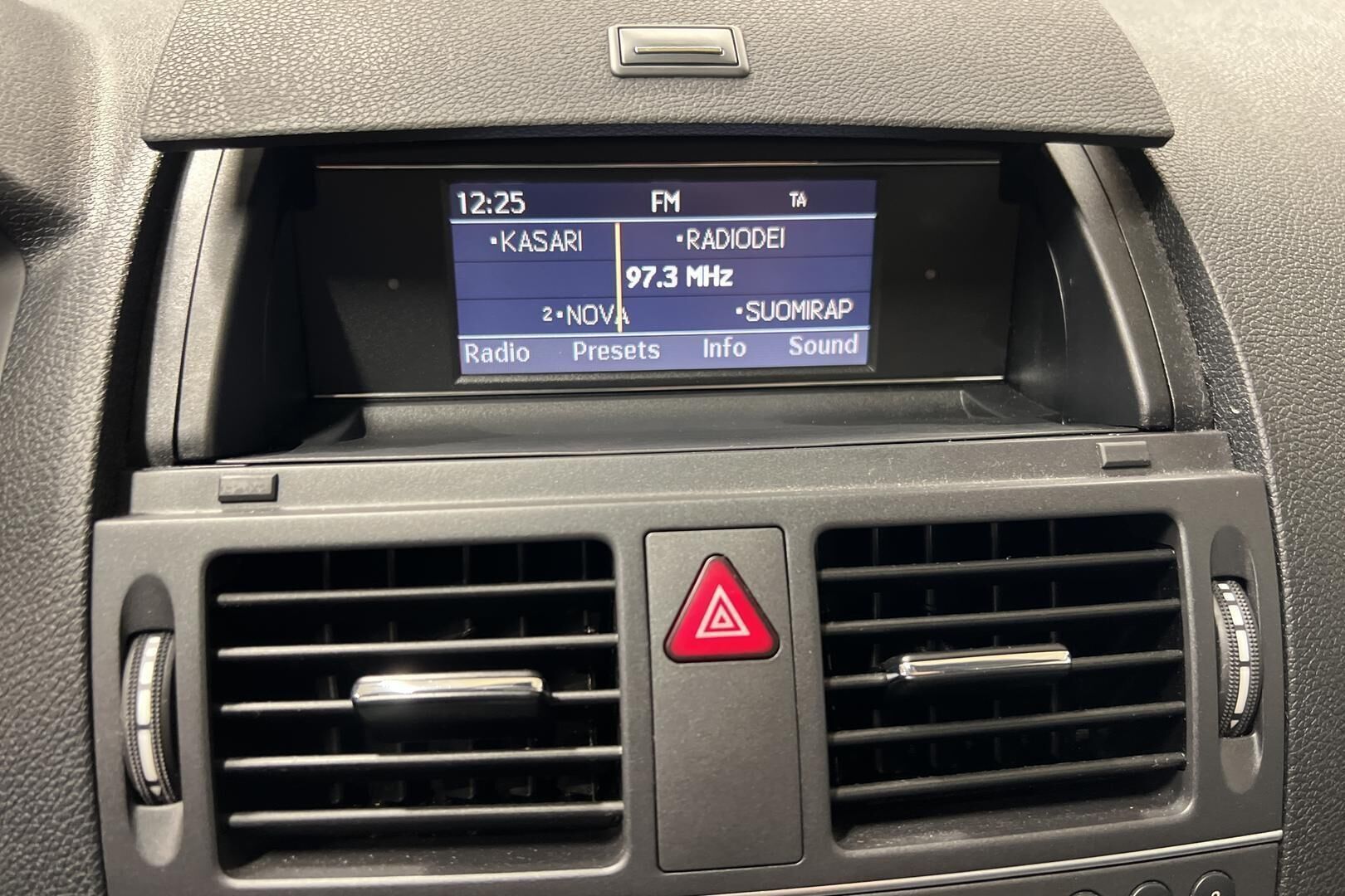 Mercedes-Benz C iso kuva 14