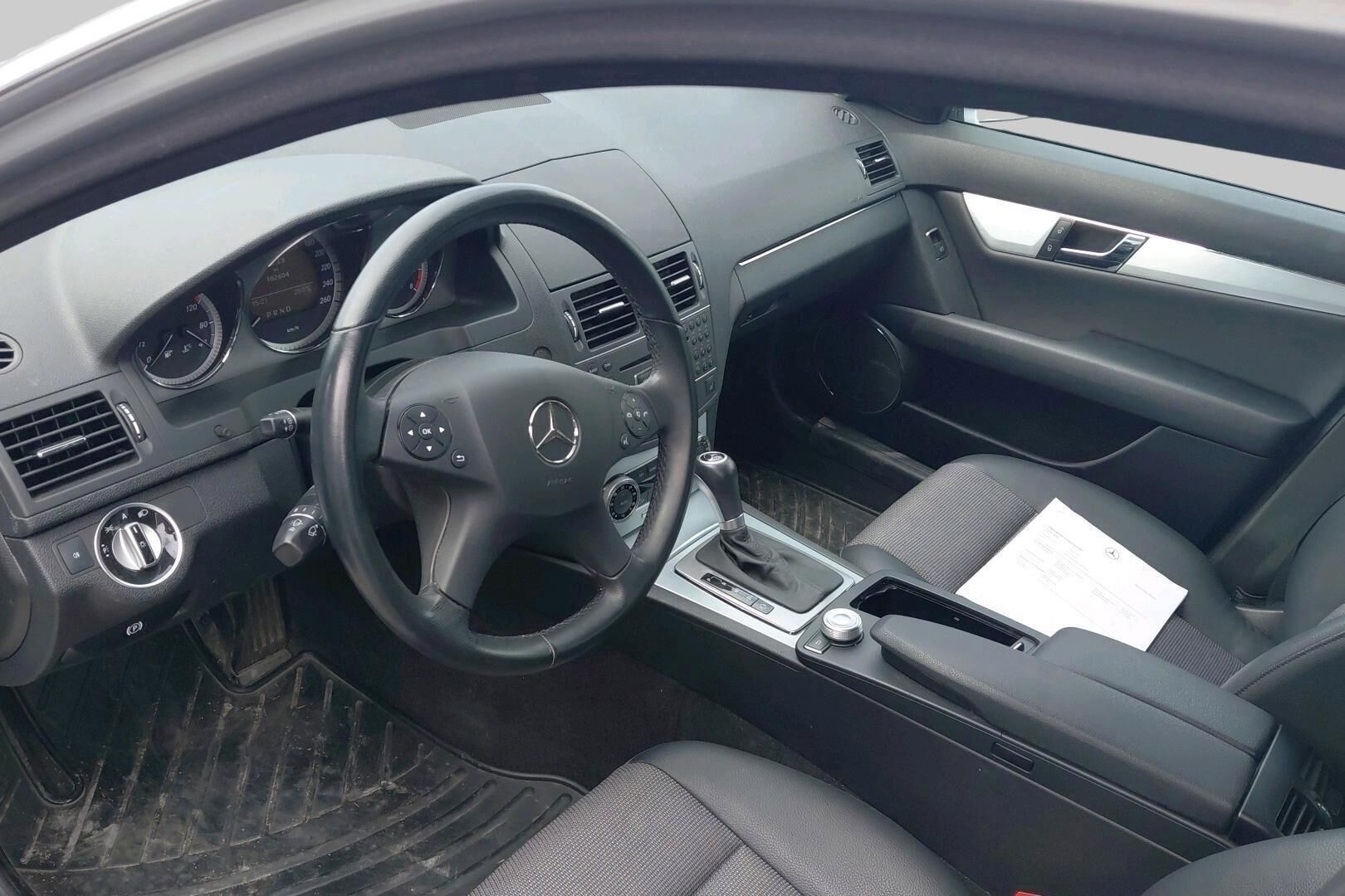Mercedes-Benz C iso kuva 2