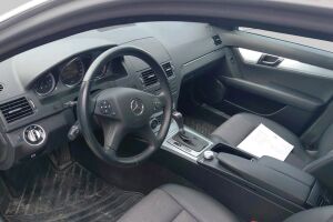 Mercedes-Benz C esikatselu 2