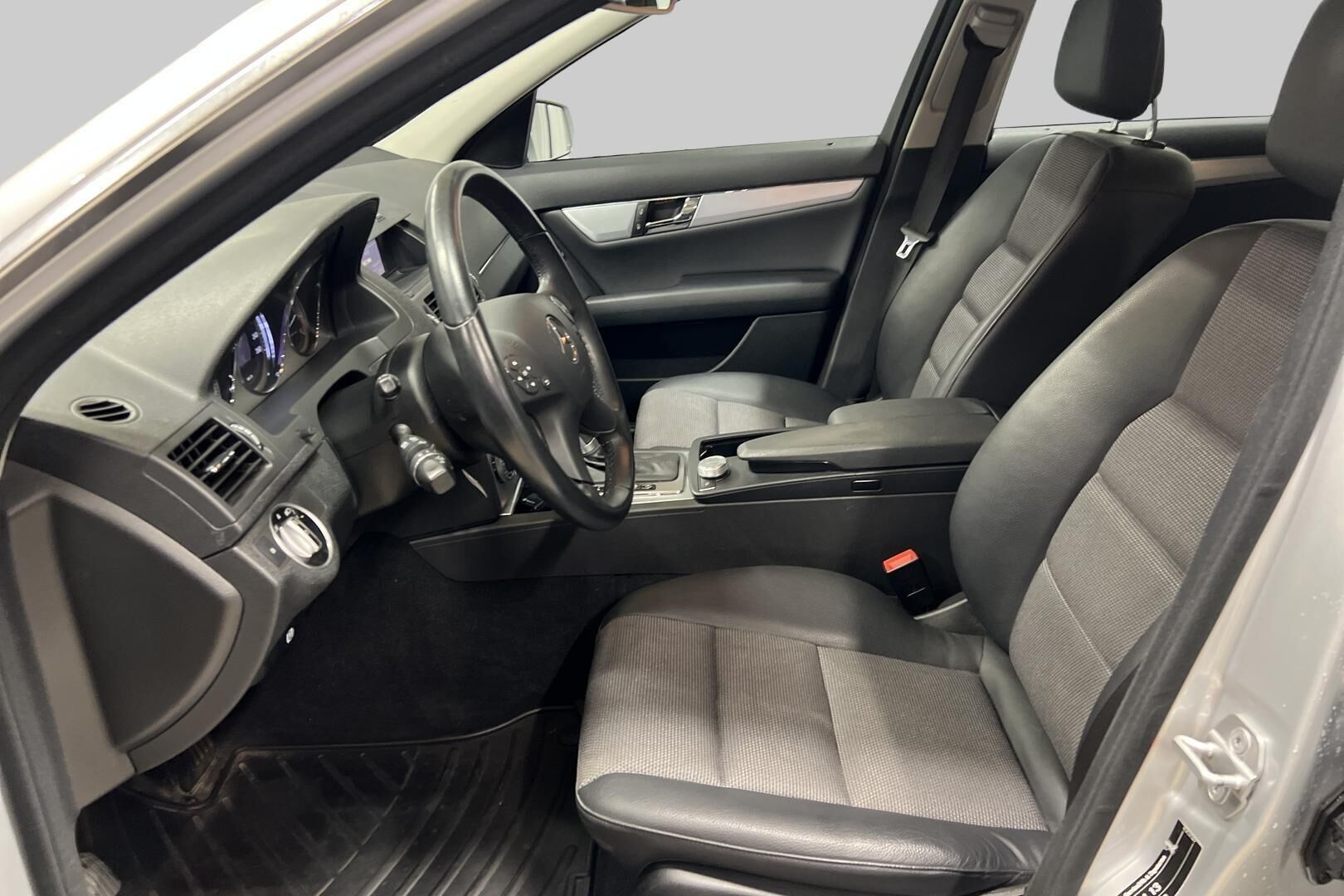 Mercedes-Benz C iso kuva 22