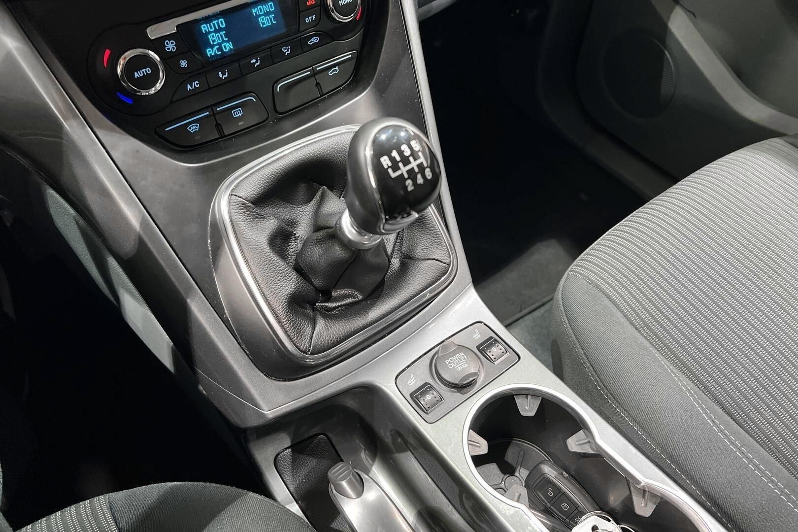 Ford Grand C-Max iso kuva 17