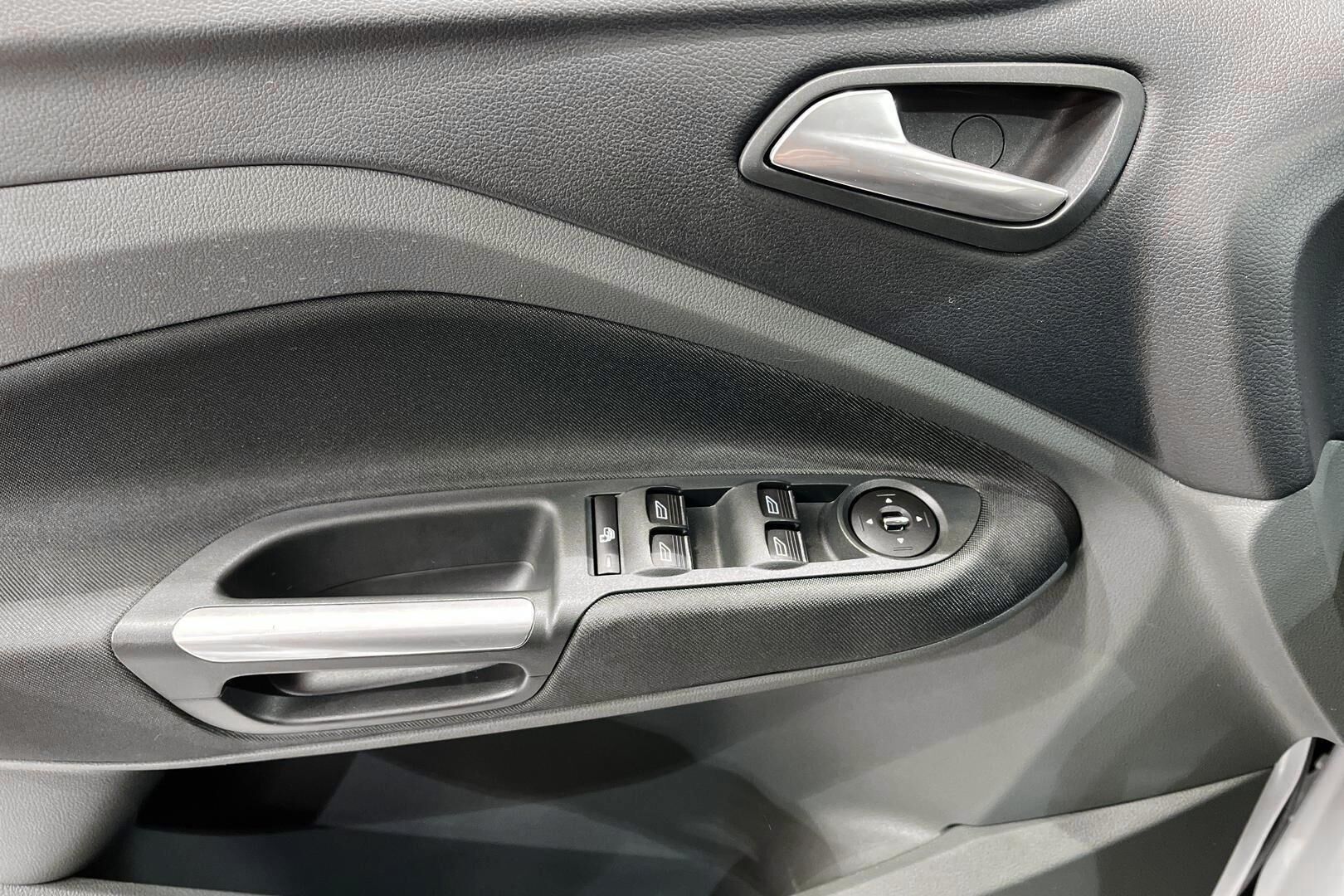 Ford Grand C-Max iso kuva 23