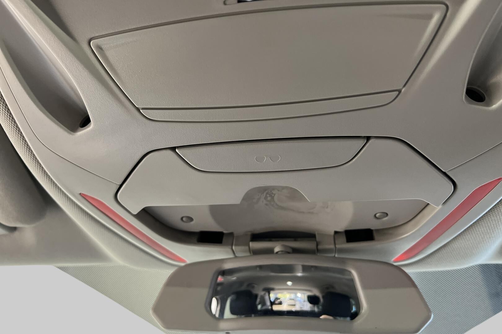 Ford Grand C-Max iso kuva 25