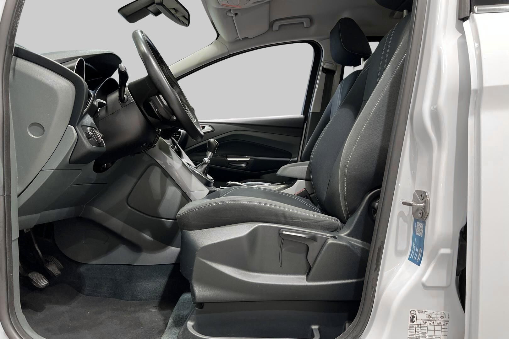 Ford Grand C-Max iso kuva 9