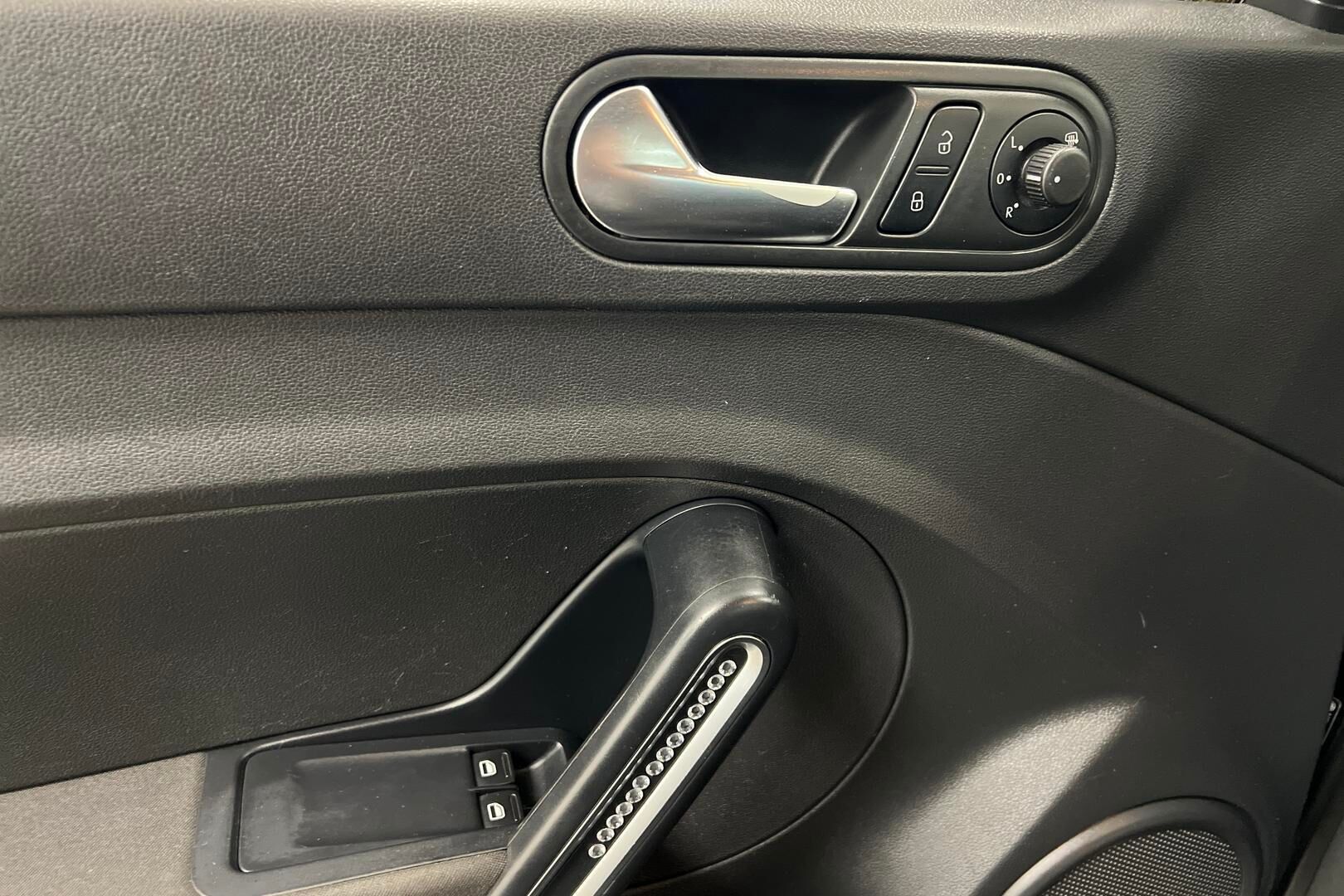 Volkswagen Beetle iso kuva 20