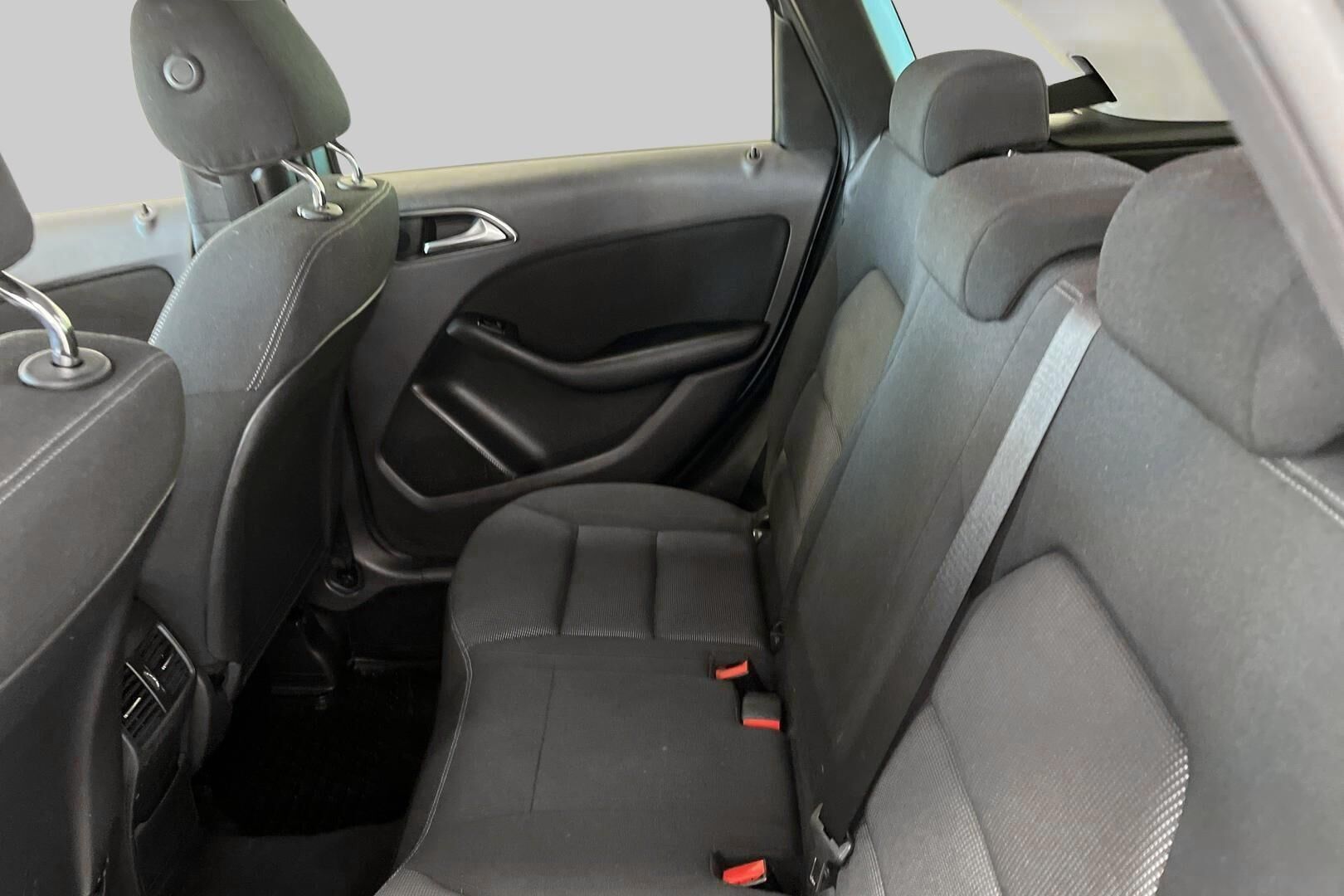 Mercedes-Benz B iso kuva 10