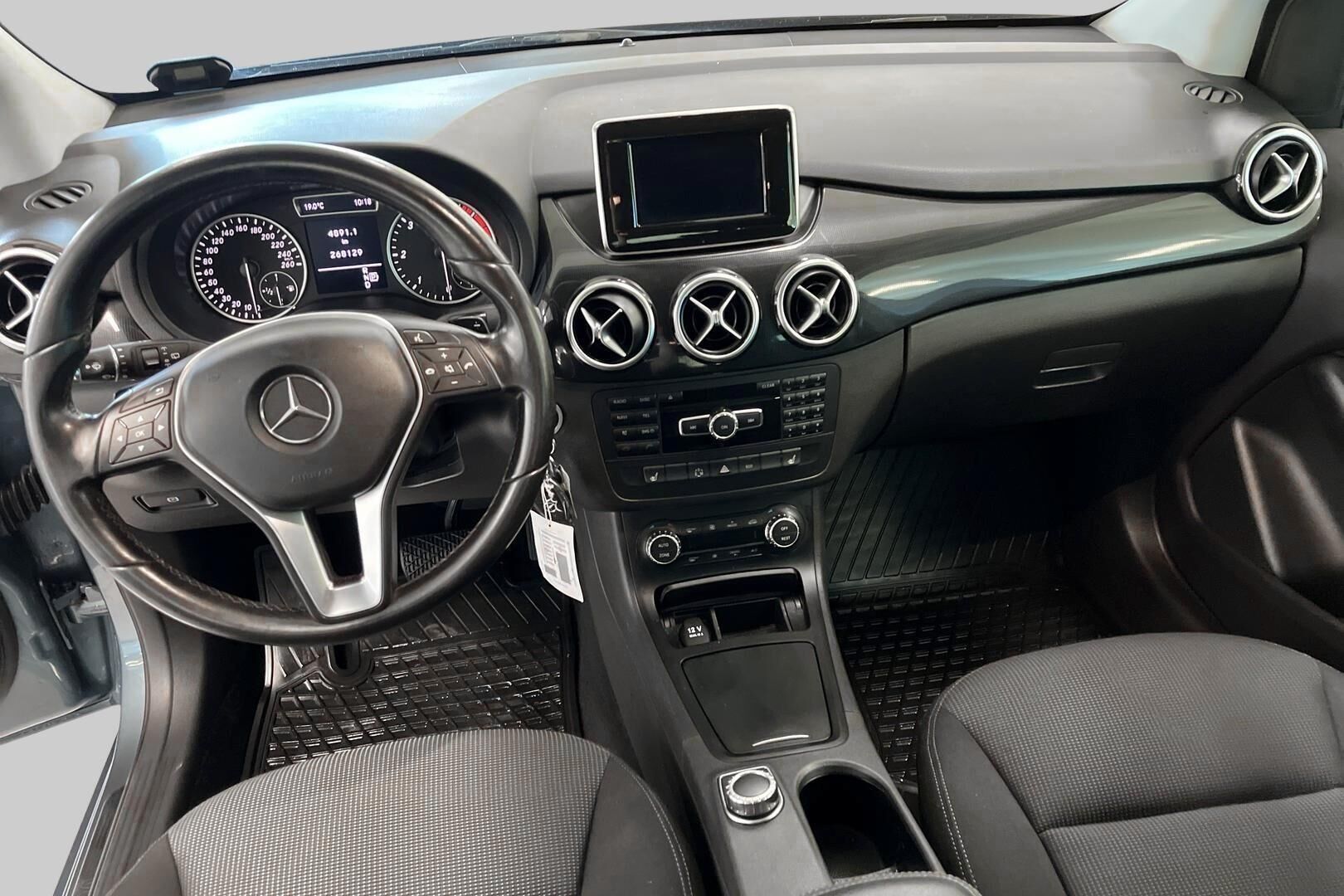 Mercedes-Benz B iso kuva 11