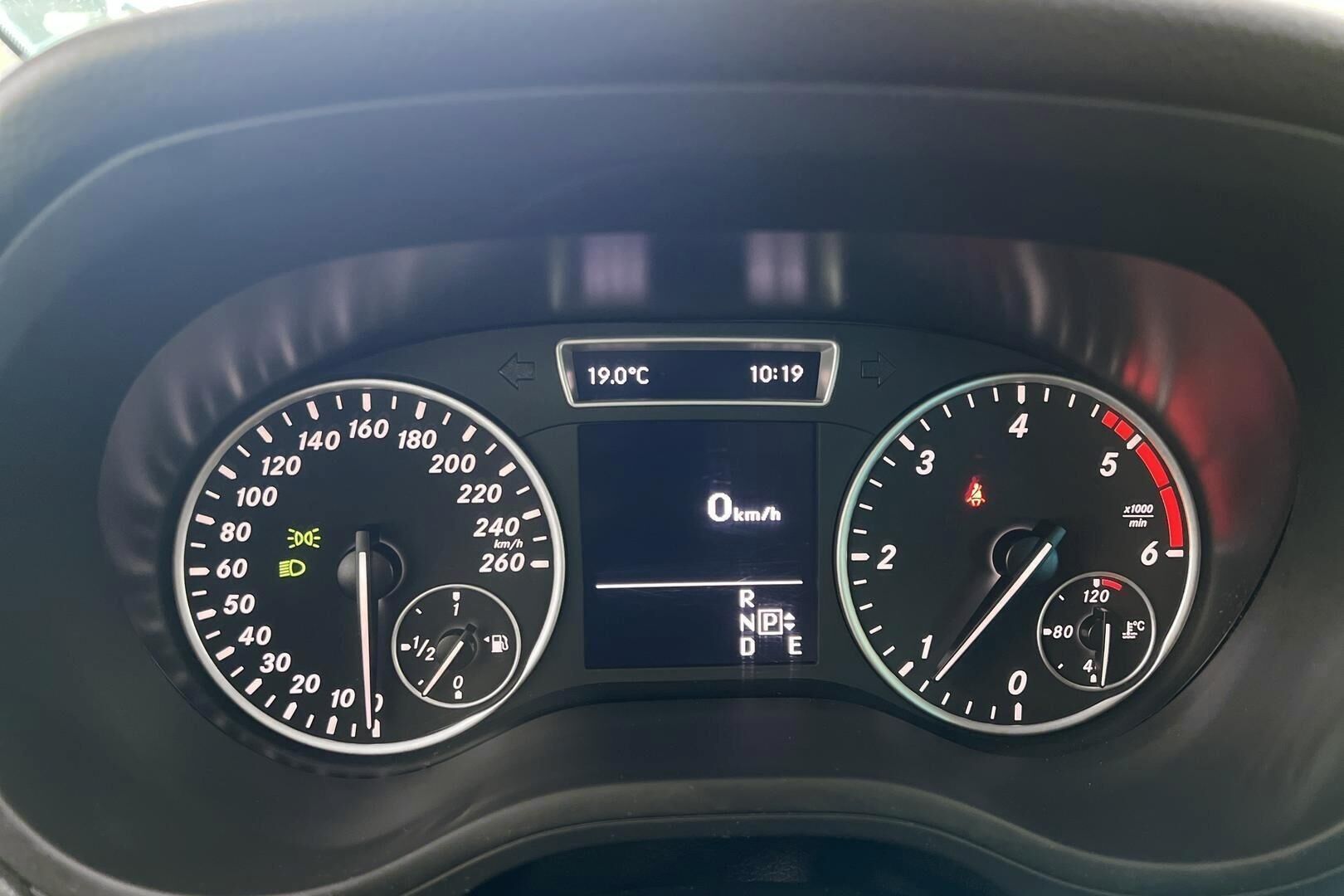 Mercedes-Benz B iso kuva 14
