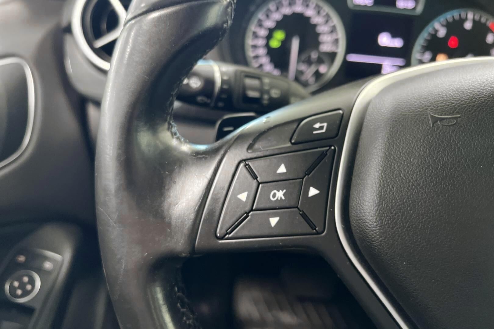 Mercedes-Benz B iso kuva 17