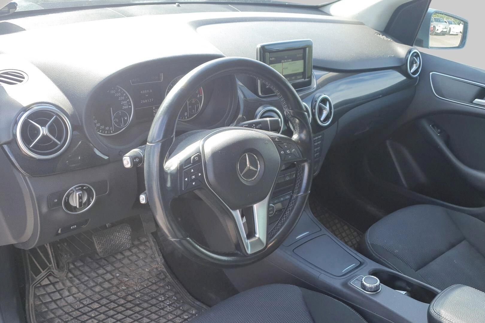 Mercedes-Benz B iso kuva 2