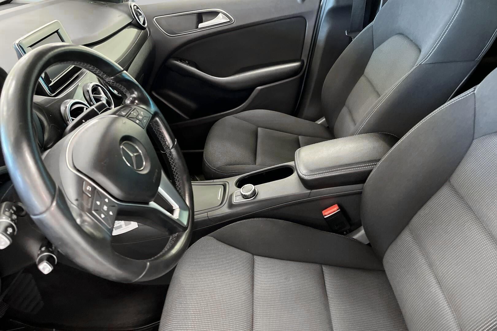 Mercedes-Benz B iso kuva 9