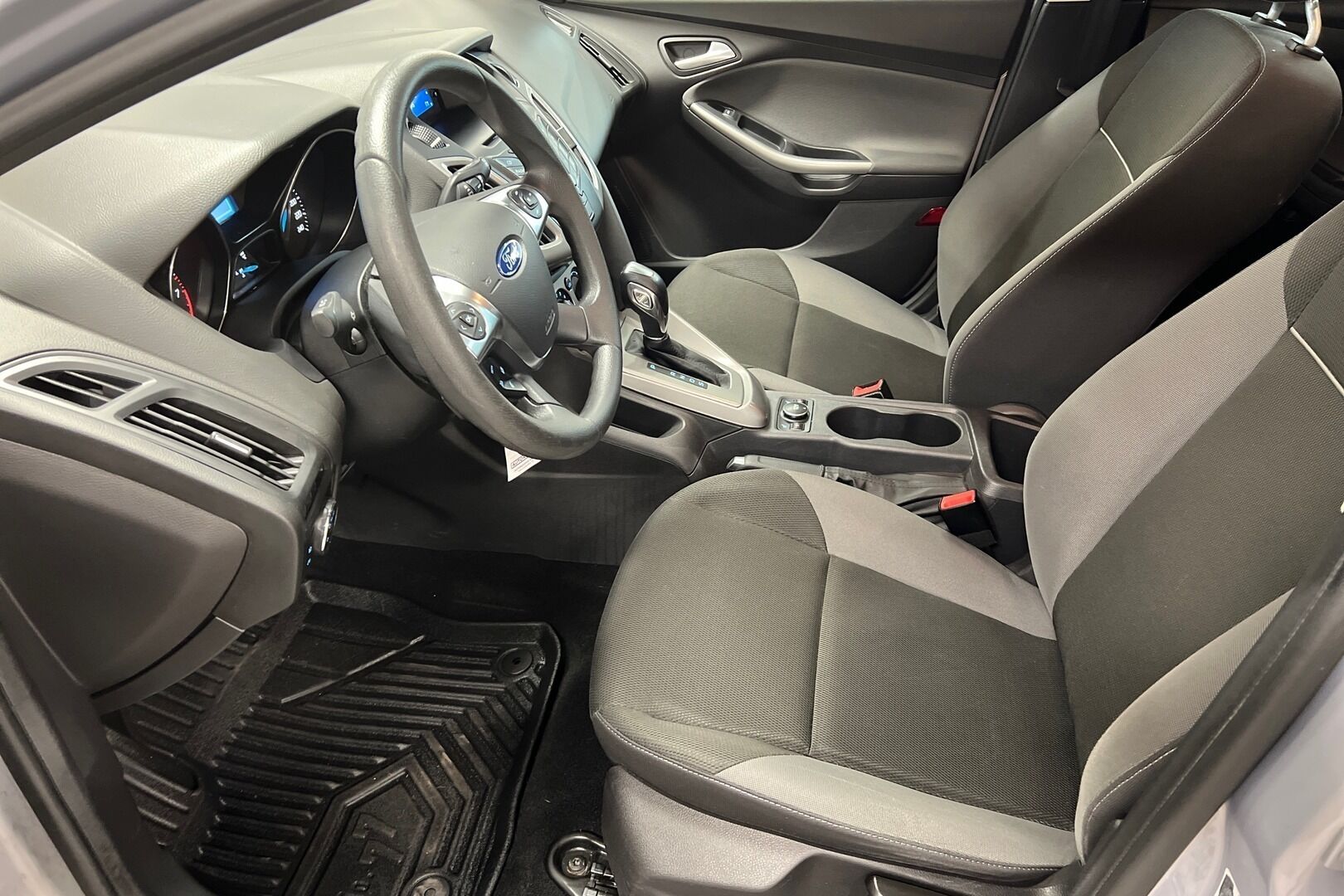 Ford Focus iso kuva 13