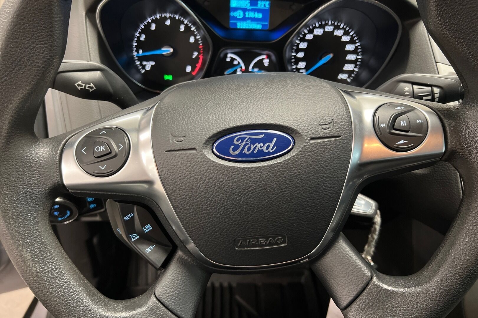 Ford Focus iso kuva 8