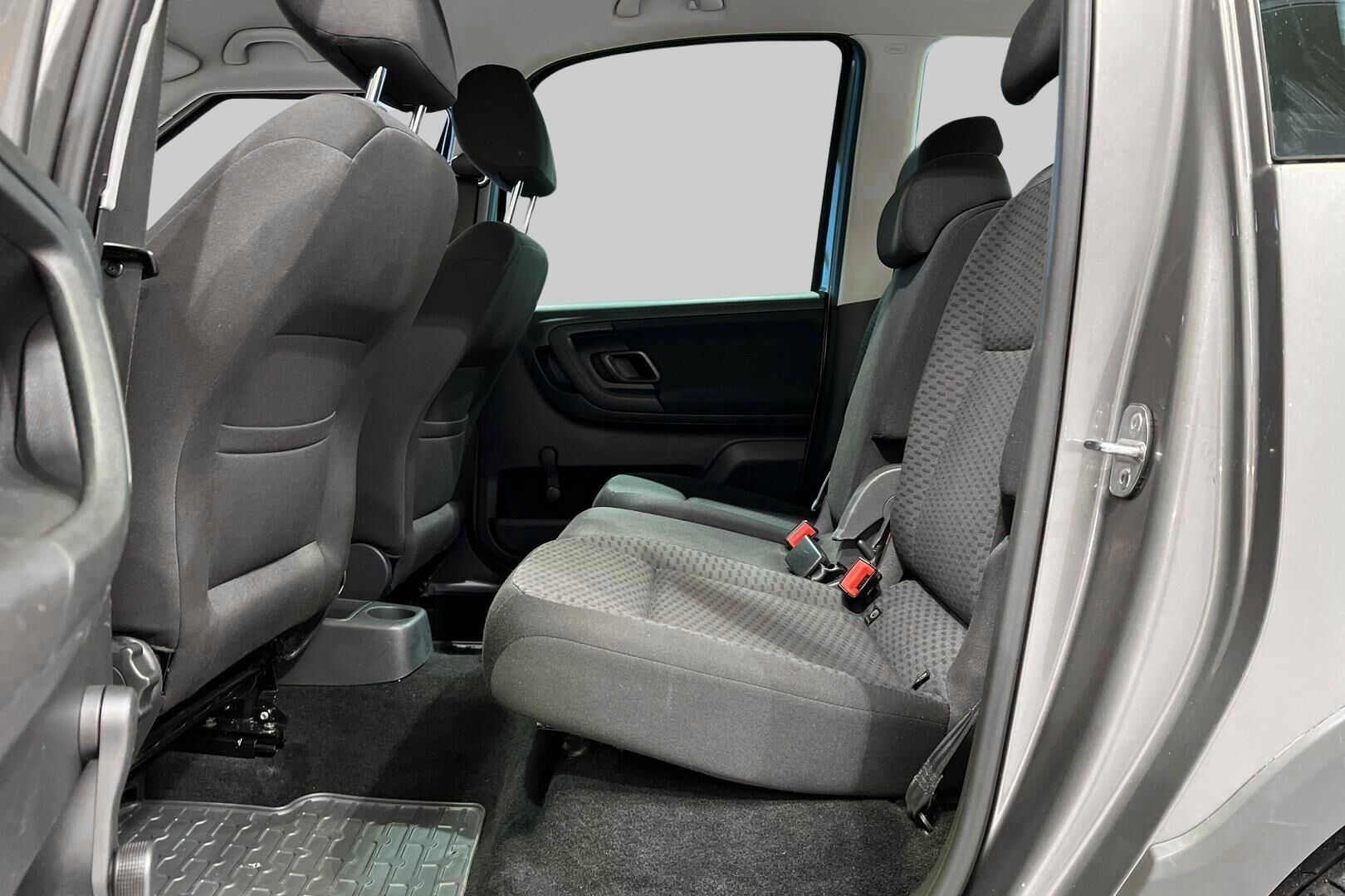 Skoda Roomster iso kuva 10