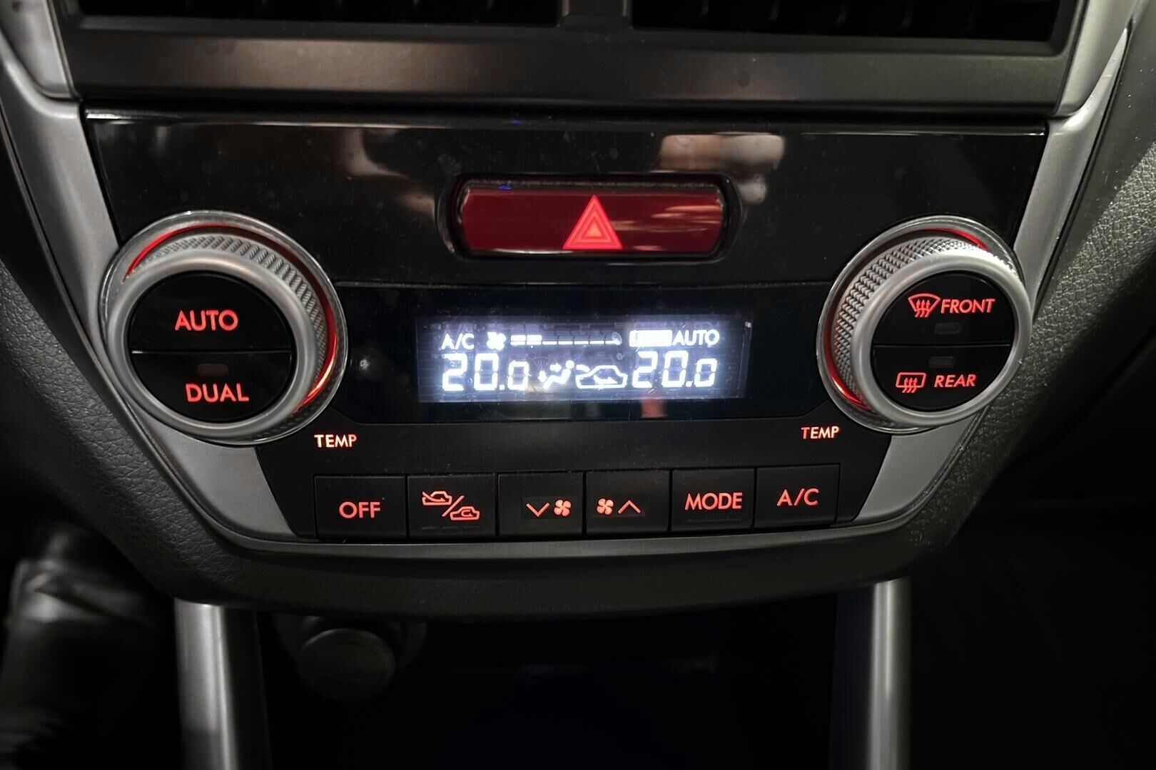 Subaru Forester iso kuva 16