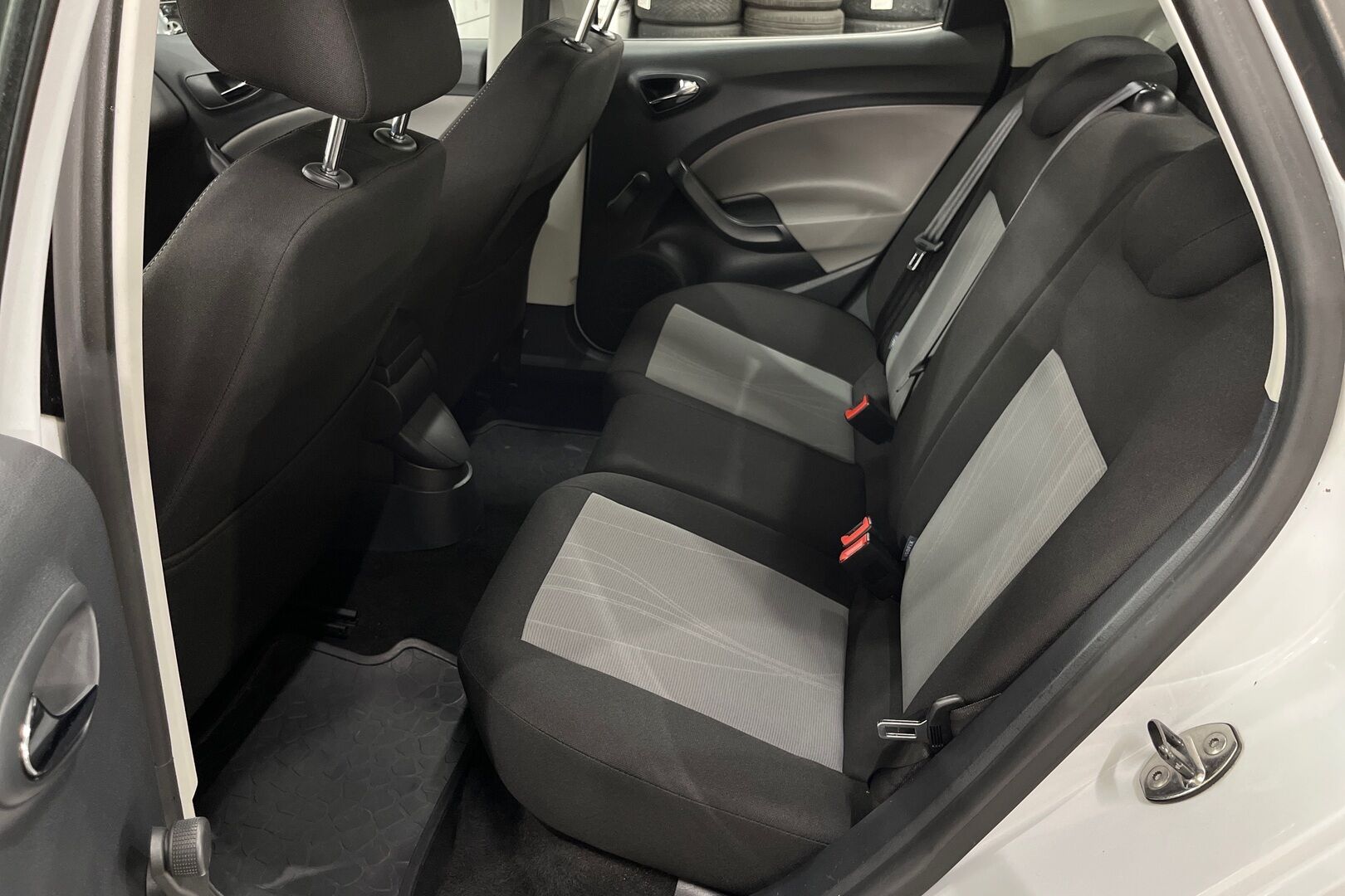 Seat Ibiza iso kuva 9