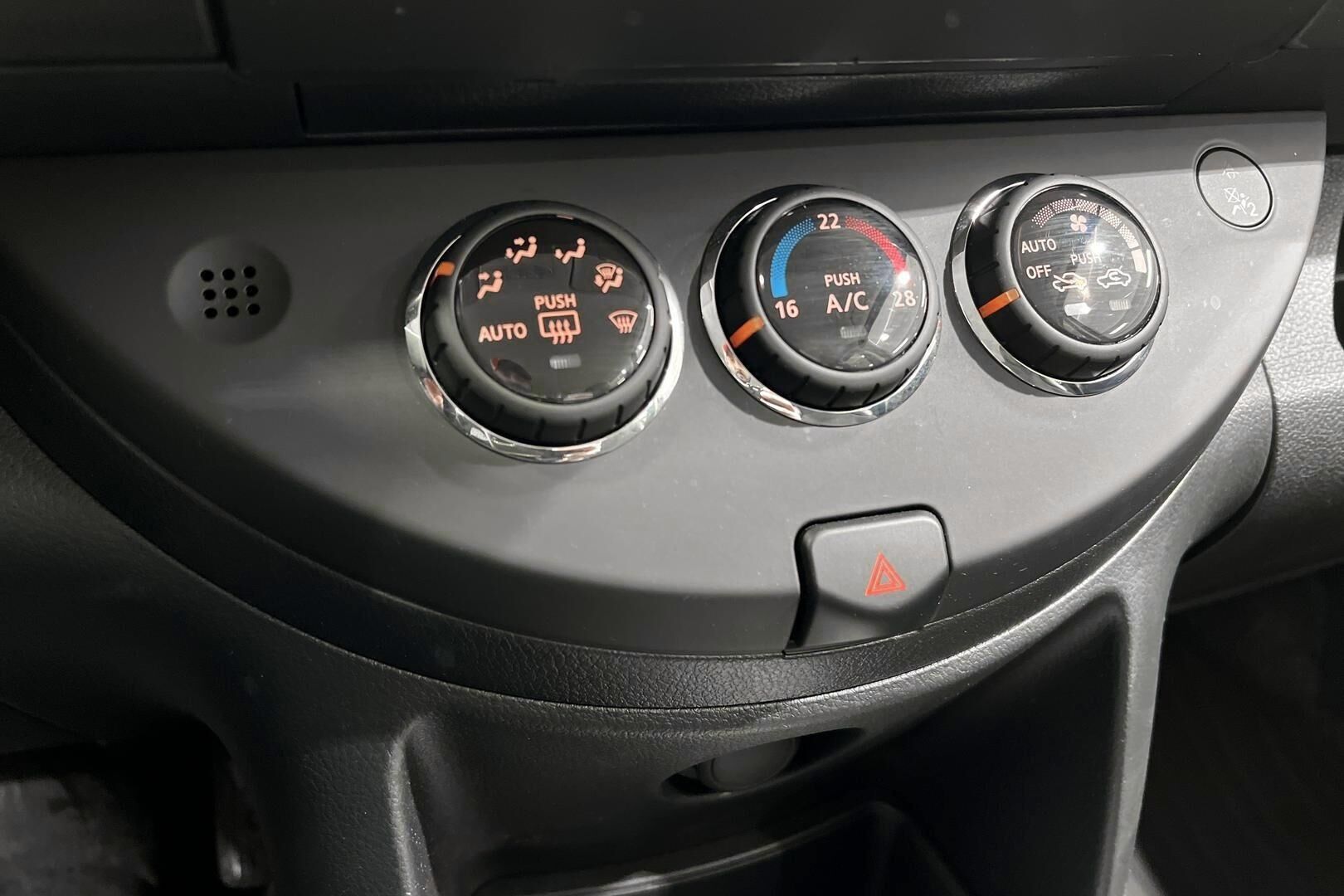 Nissan NOTE iso kuva 16