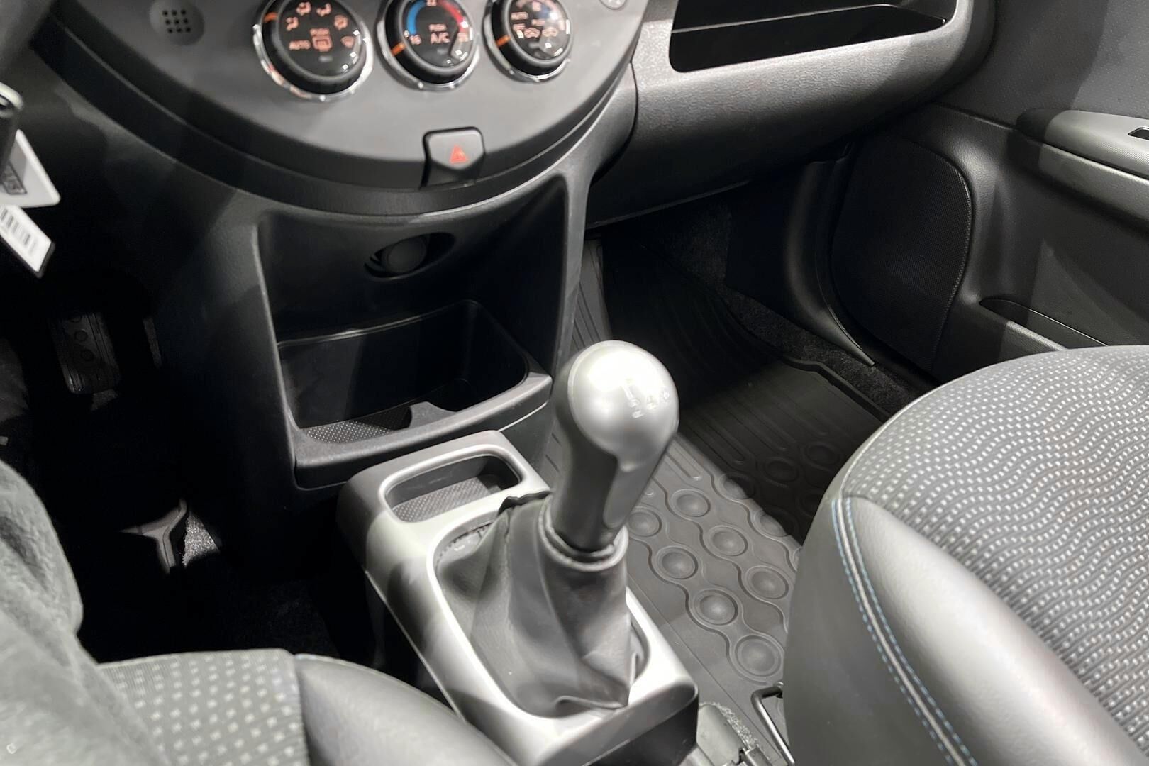 Nissan NOTE iso kuva 17