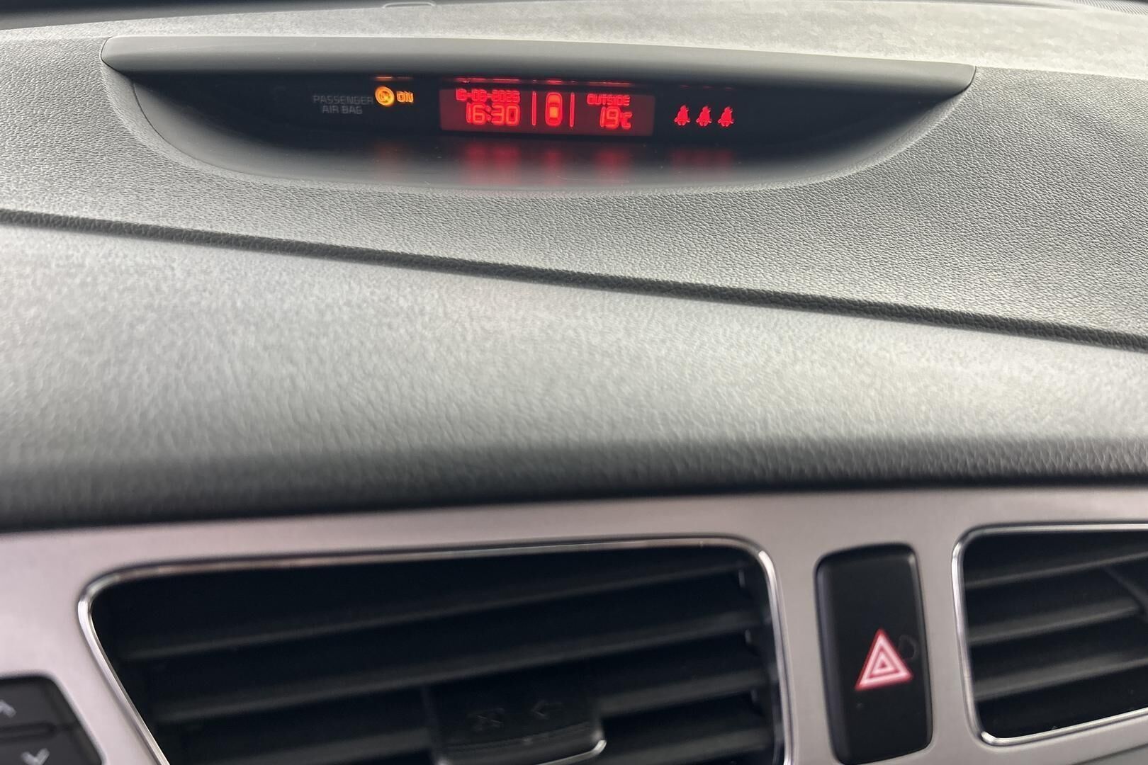 Kia cee'd iso kuva 12
