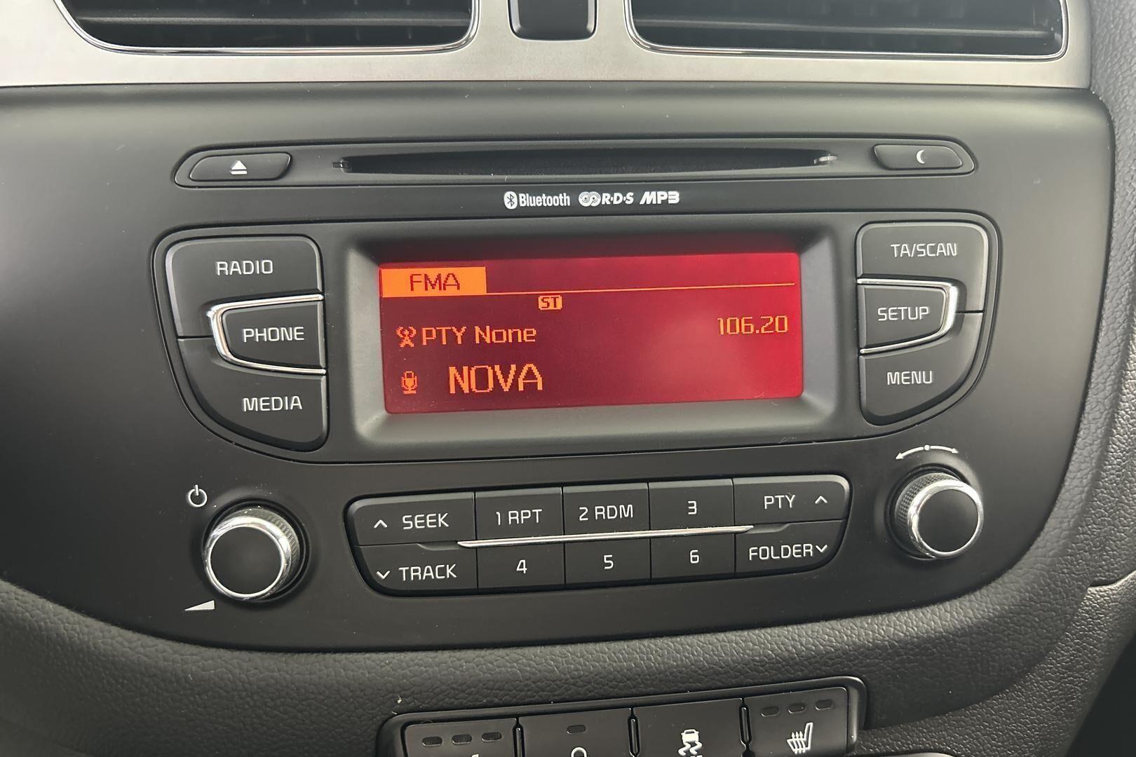 Kia cee'd iso kuva 13