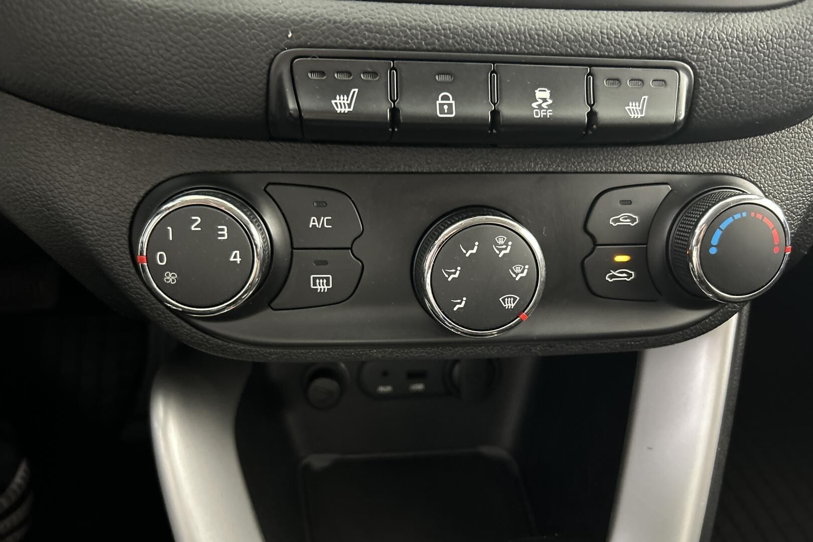 Kia cee'd iso kuva 23