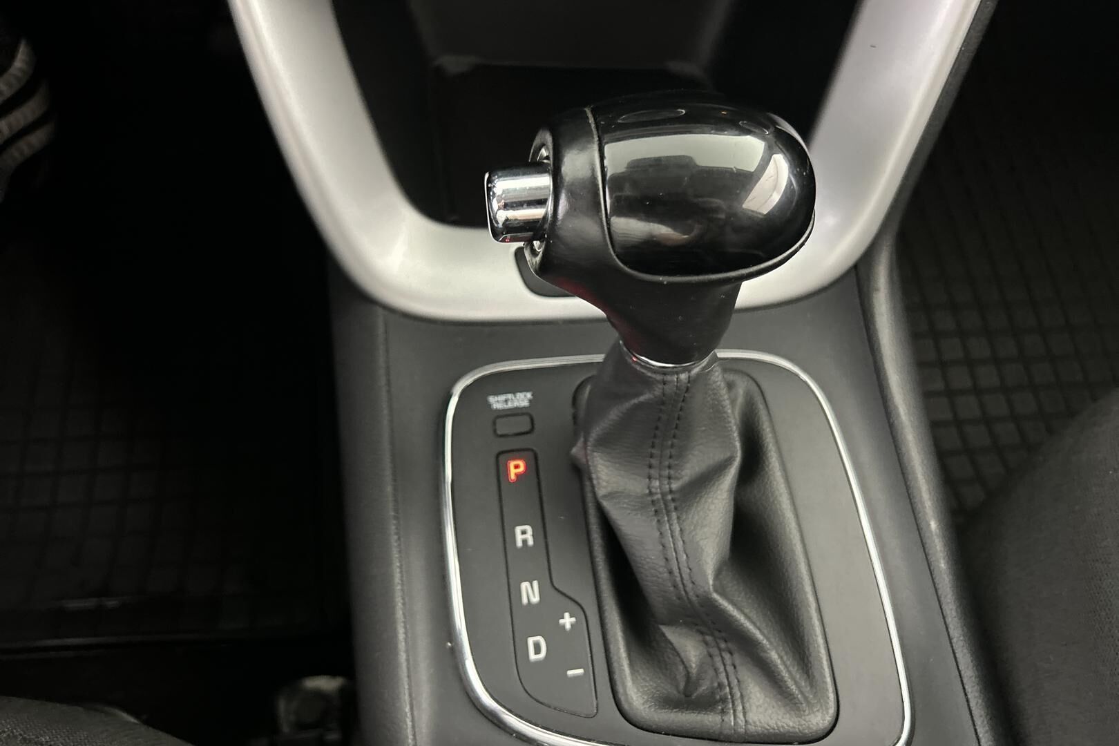Kia cee'd iso kuva 15