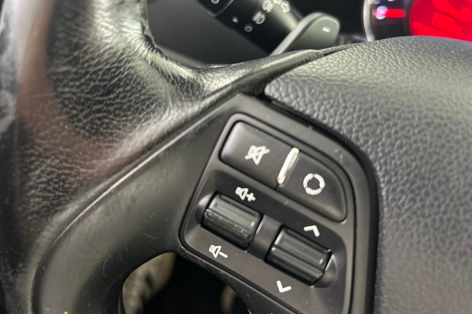 Kia cee'd iso kuva 17