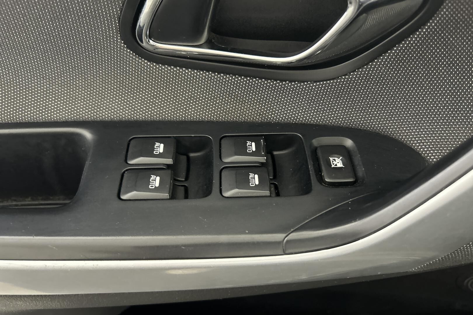 Kia cee'd iso kuva 19