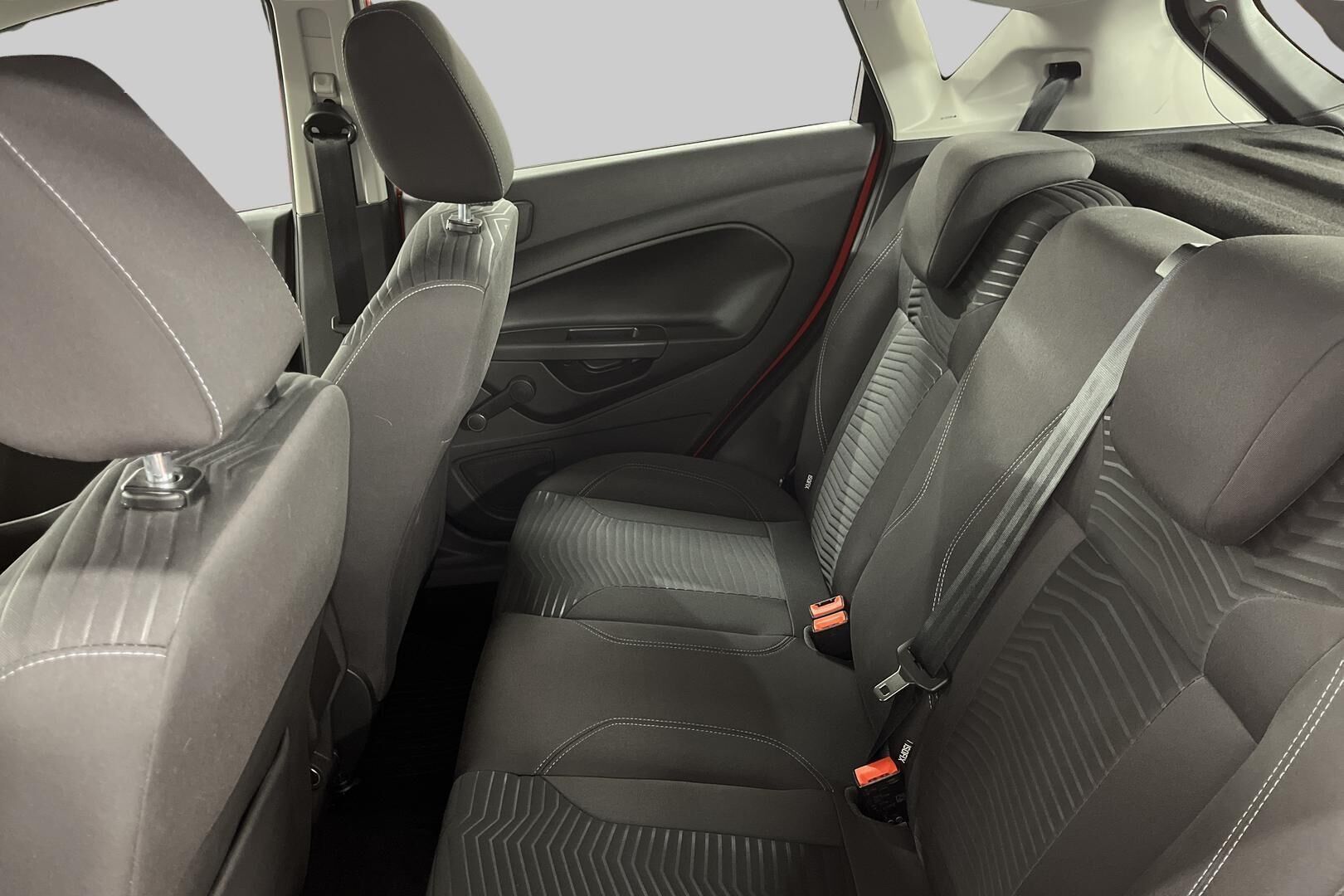 Ford Fiesta iso kuva 10
