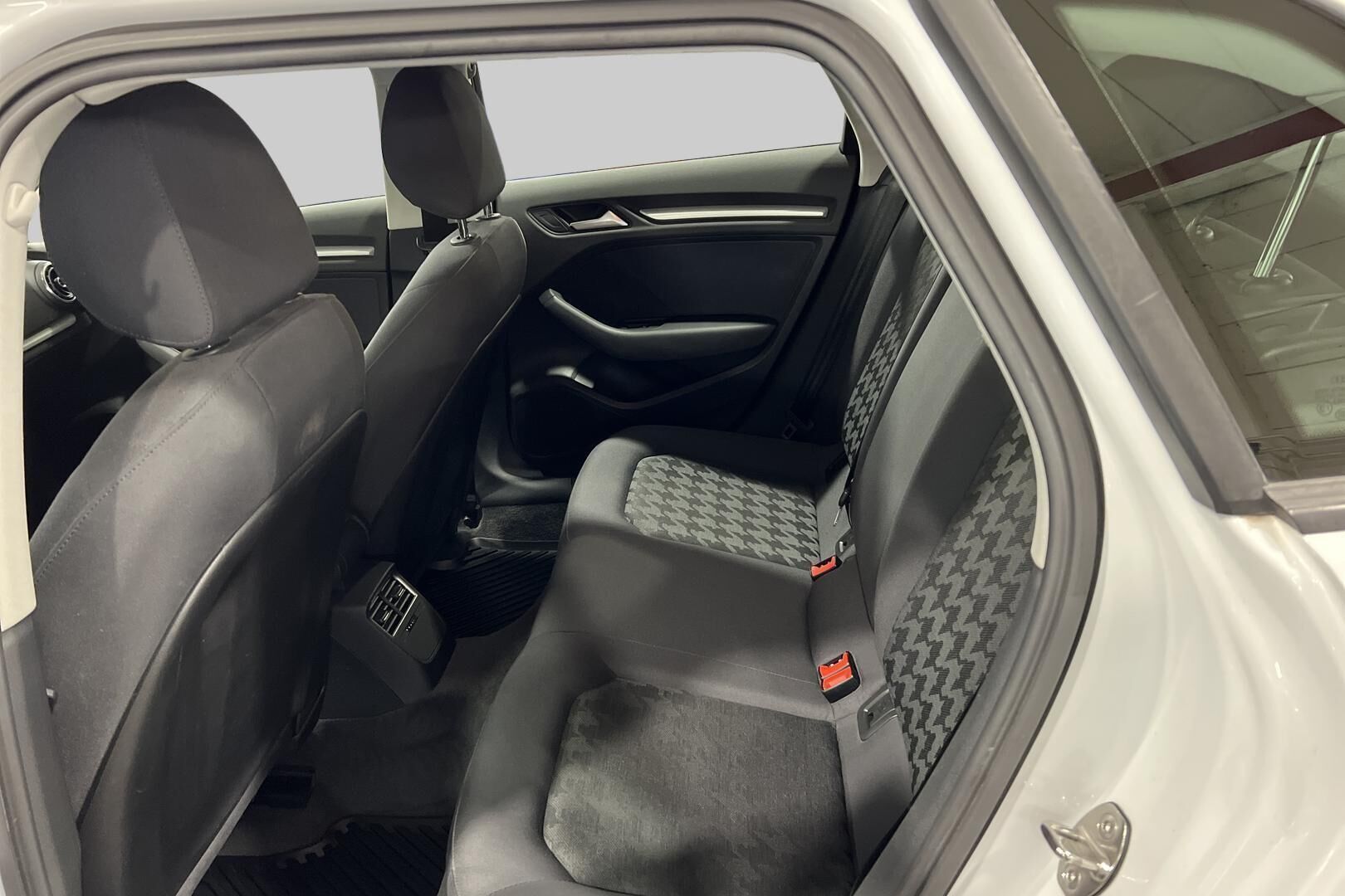 Audi A3 iso kuva 10