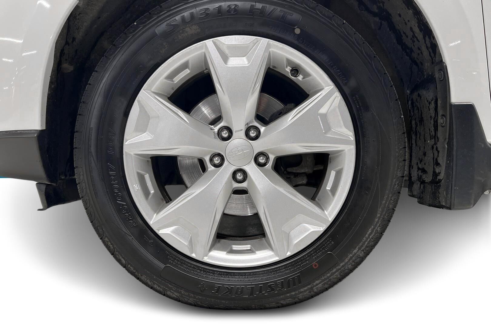 Subaru Forester iso kuva 13
