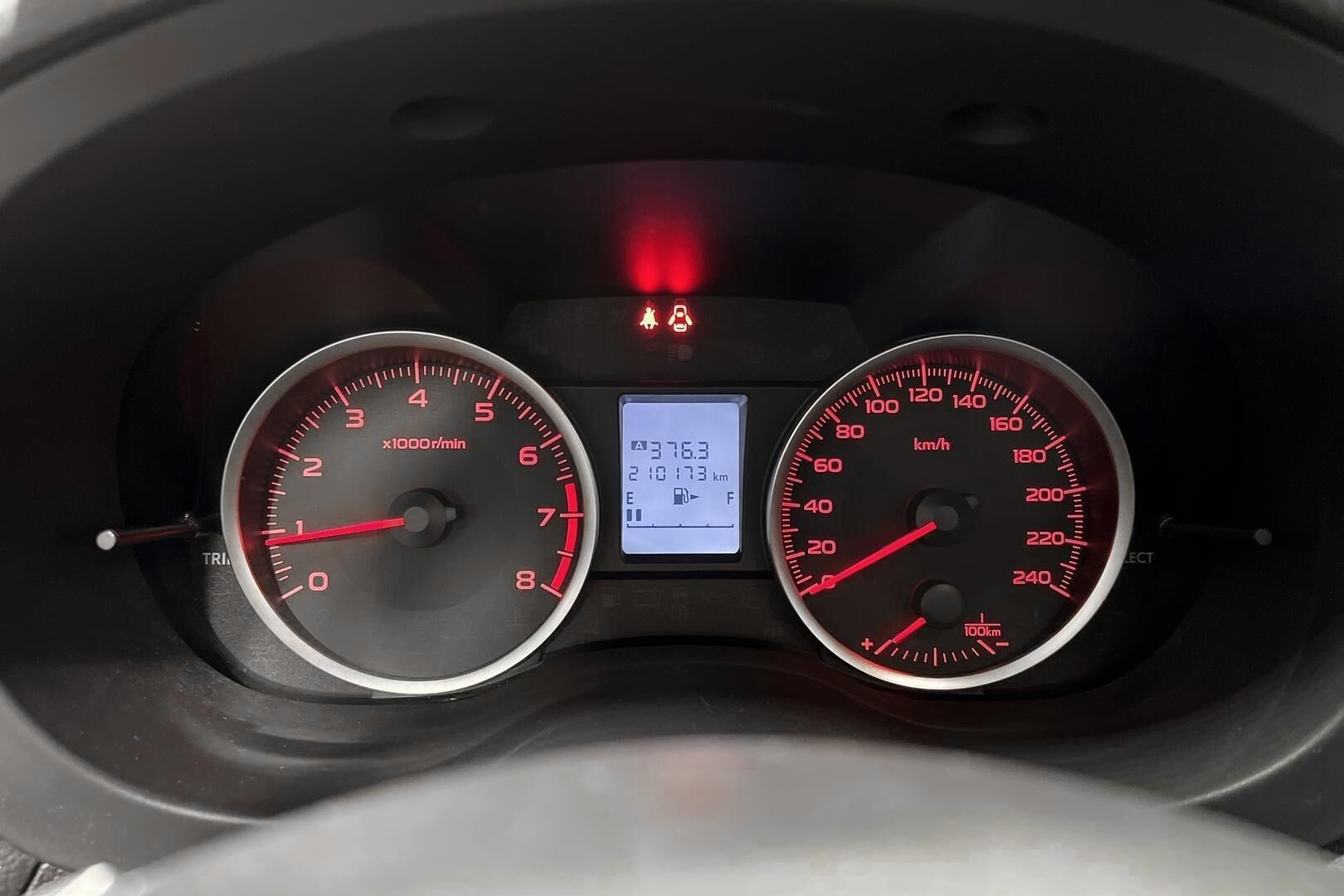 Subaru Forester iso kuva 14