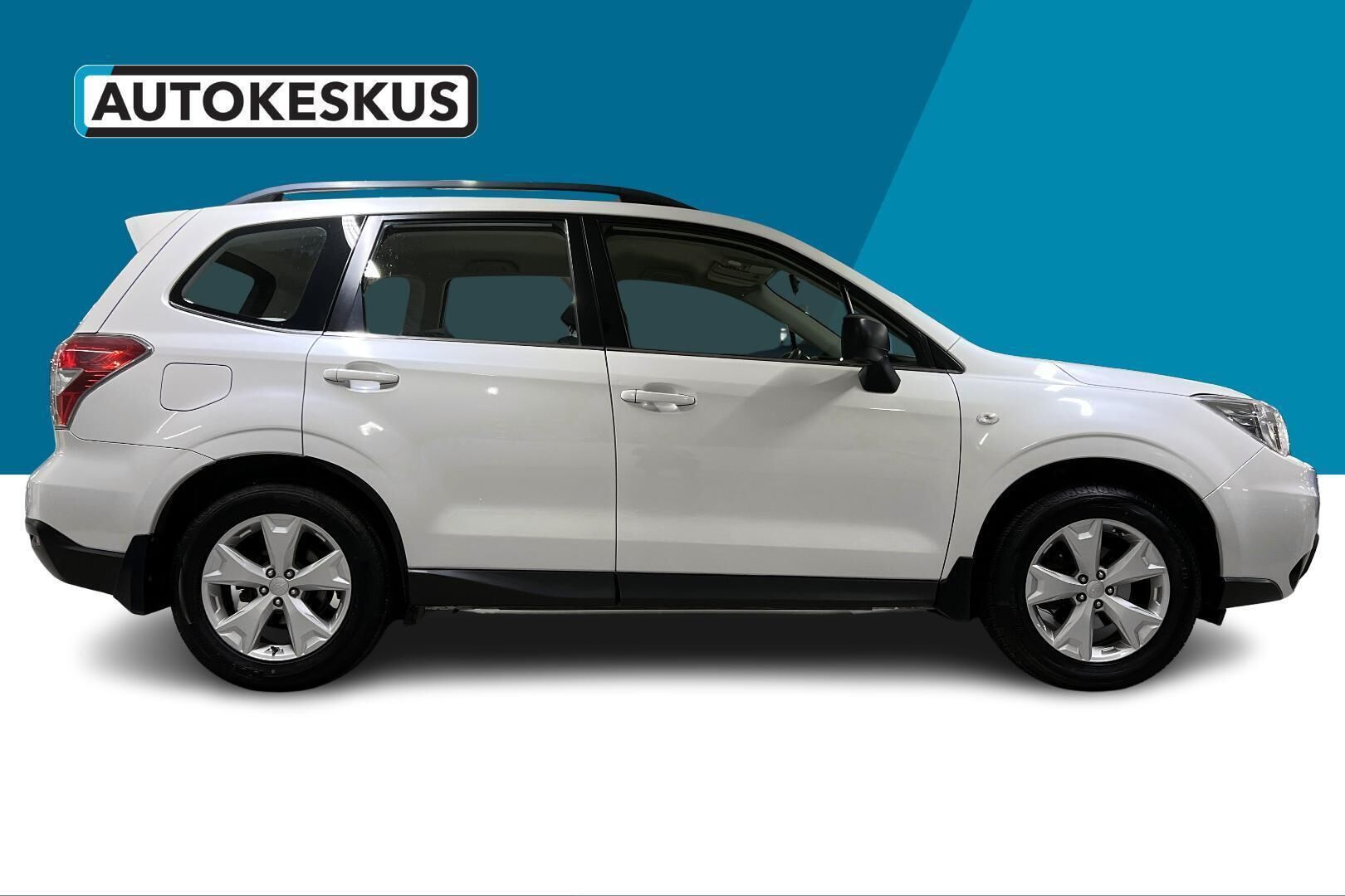 Subaru Forester iso kuva 4