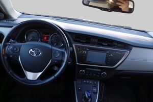 Toyota Auris esikatselu 2