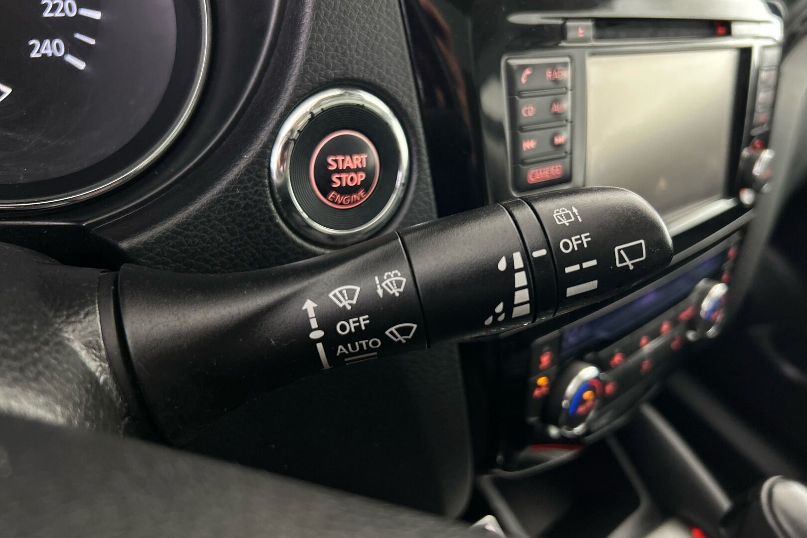 Nissan Qashqai iso kuva 15