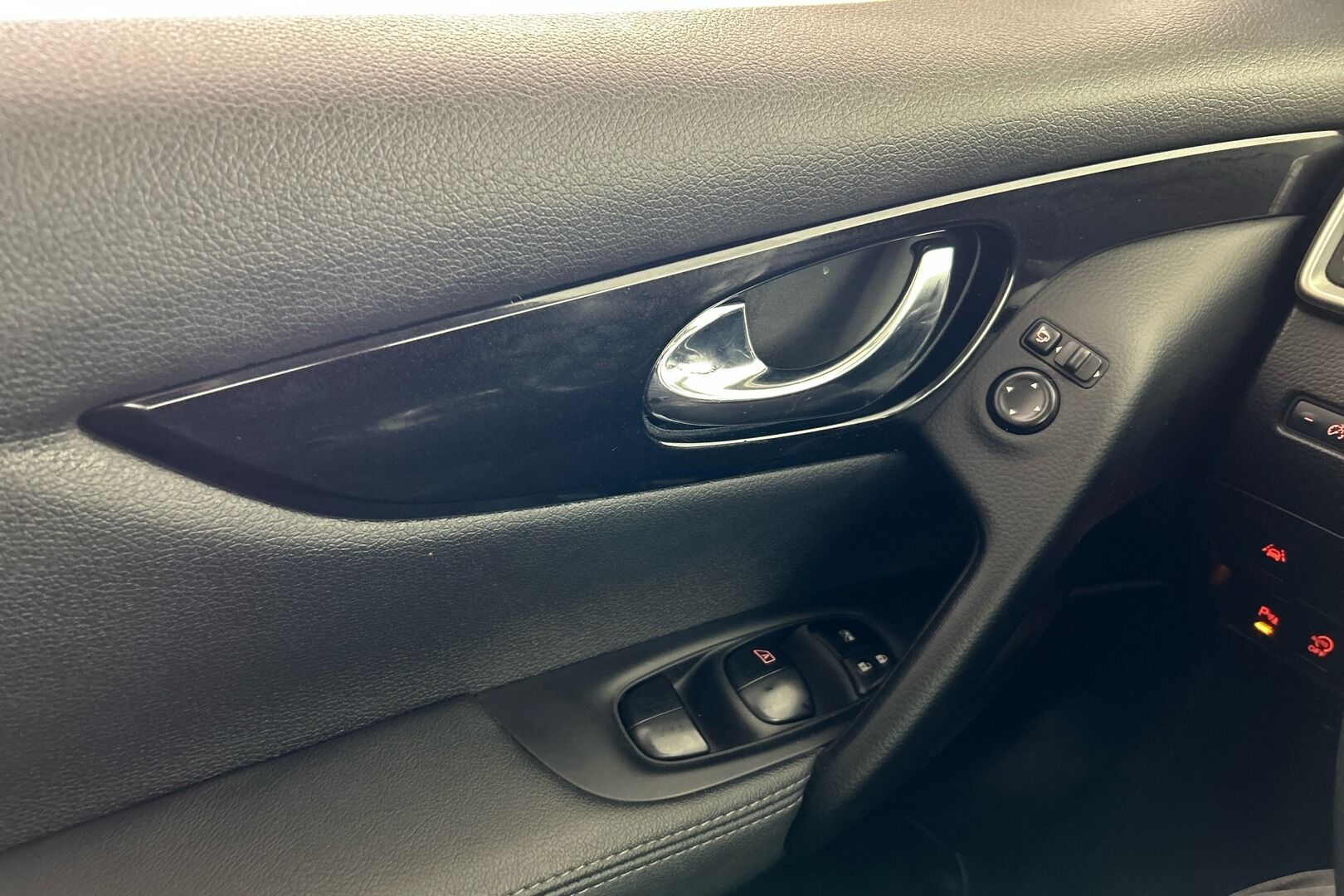 Nissan Qashqai iso kuva 17