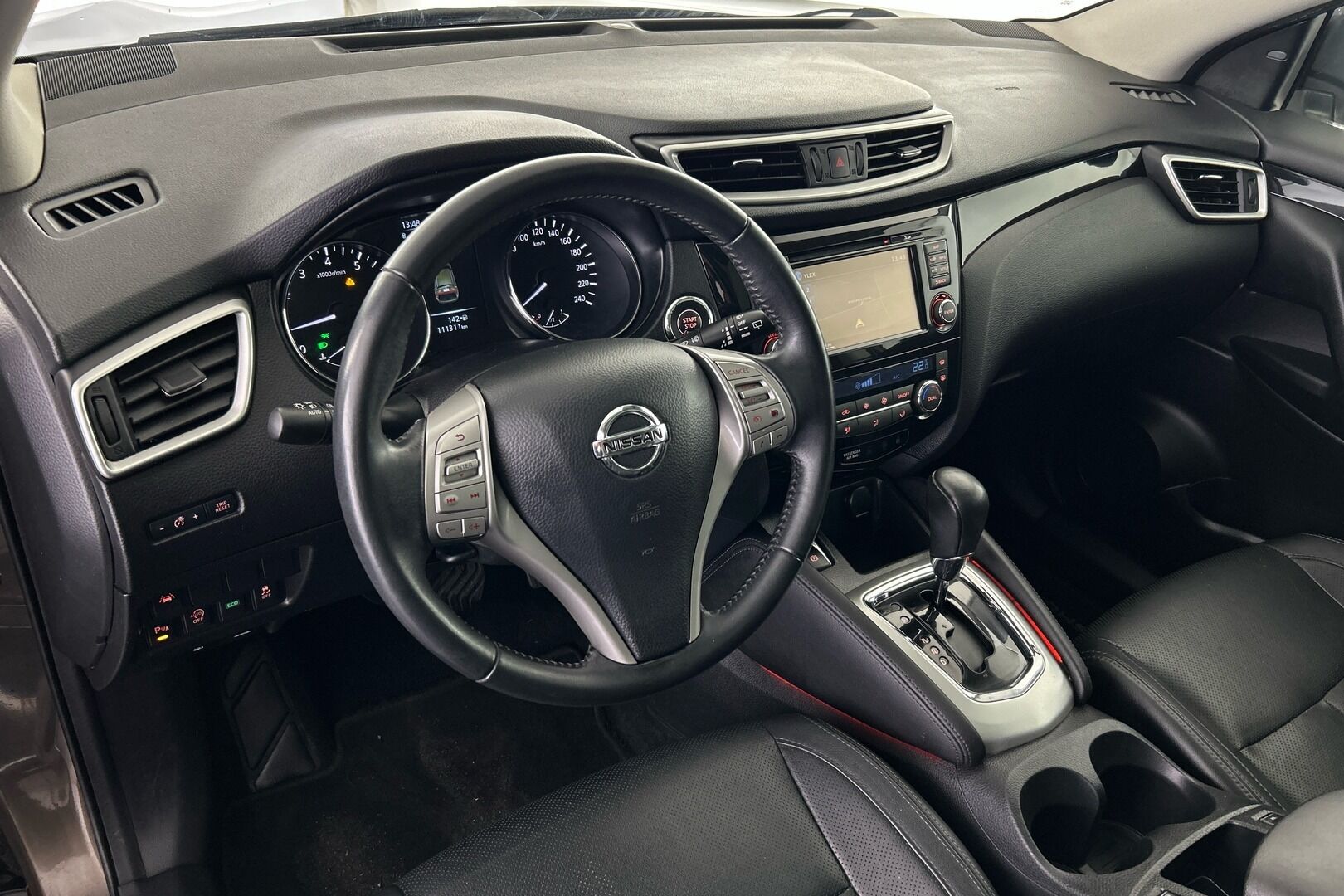 Nissan Qashqai iso kuva 8