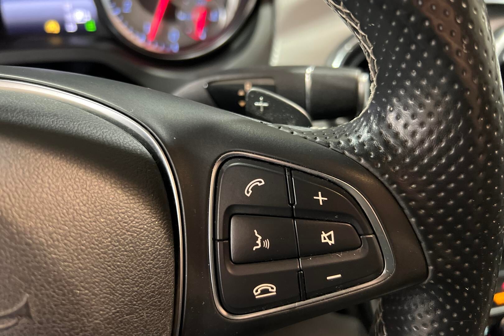 Mercedes-Benz CLA iso kuva 12
