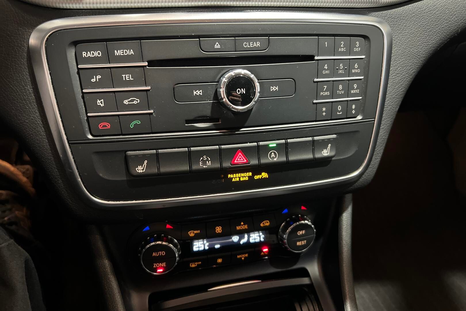 Mercedes-Benz CLA iso kuva 13