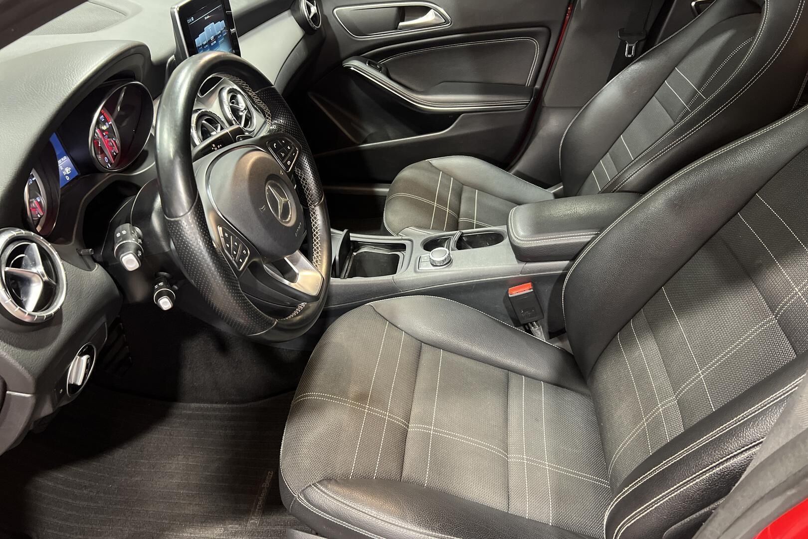 Mercedes-Benz CLA iso kuva 8