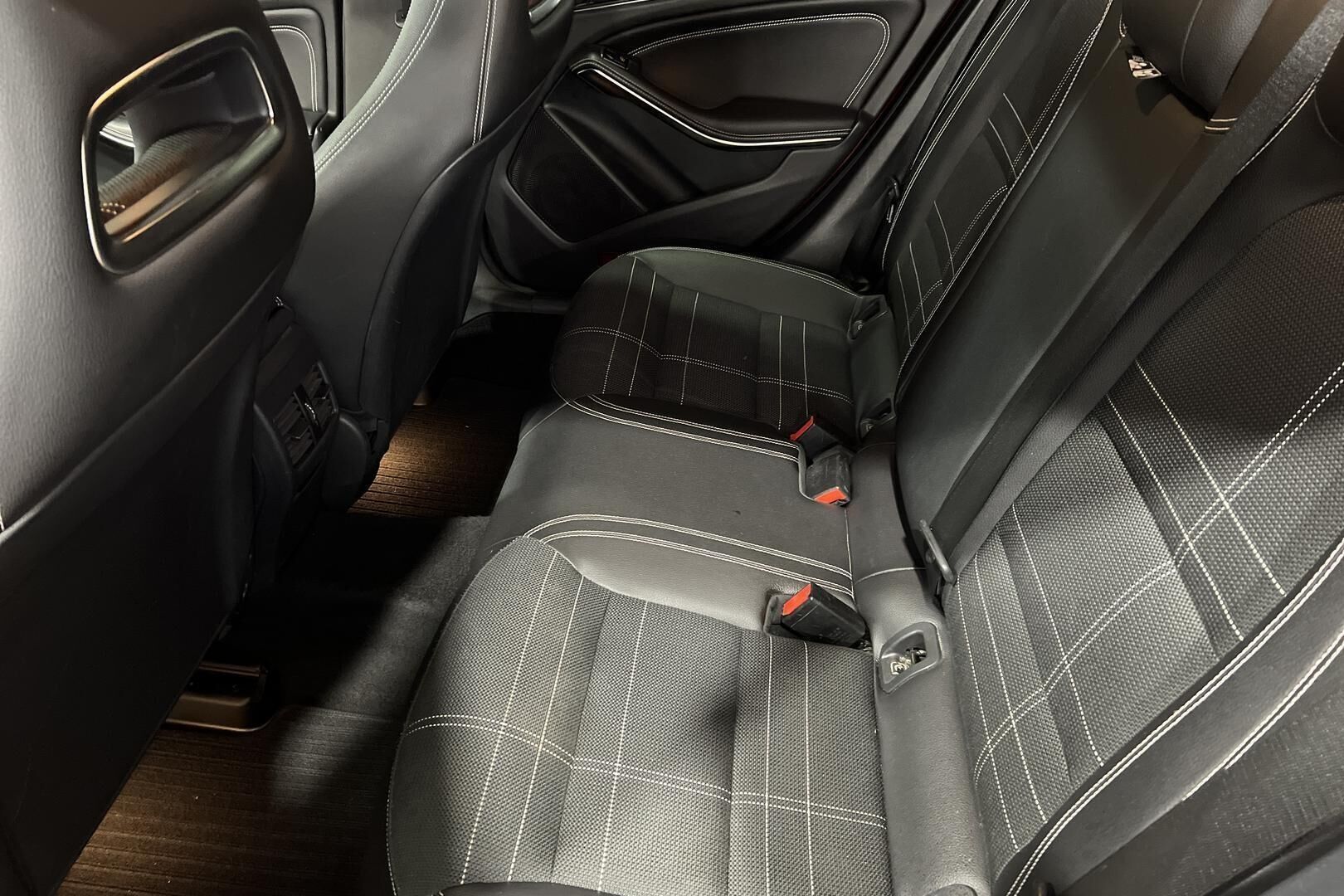 Mercedes-Benz CLA iso kuva 9